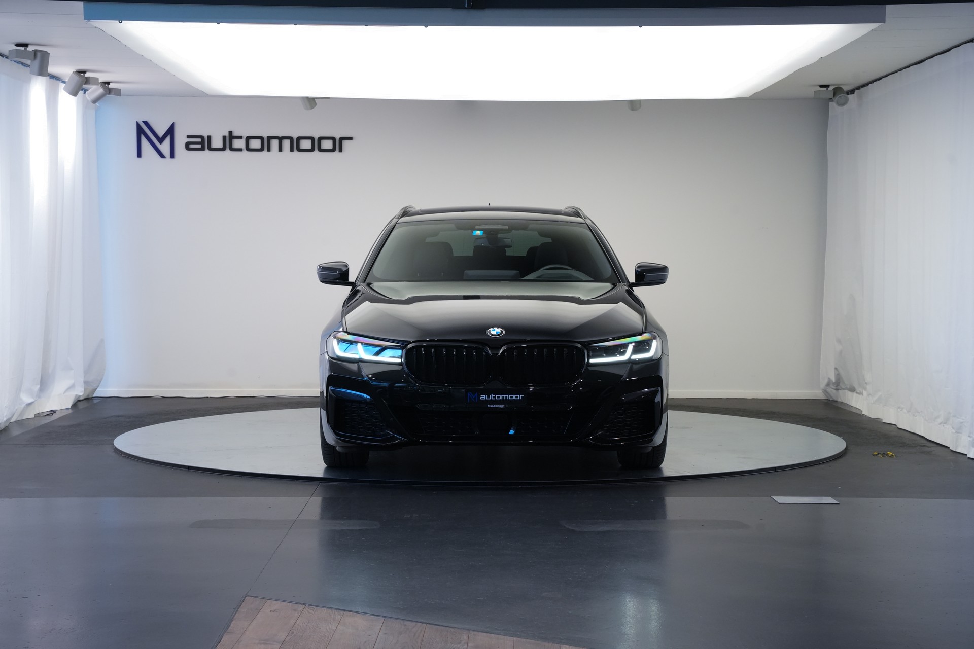 BMW 520d xDrive 48V Touring M Sport Steptronic-showroom-element-1