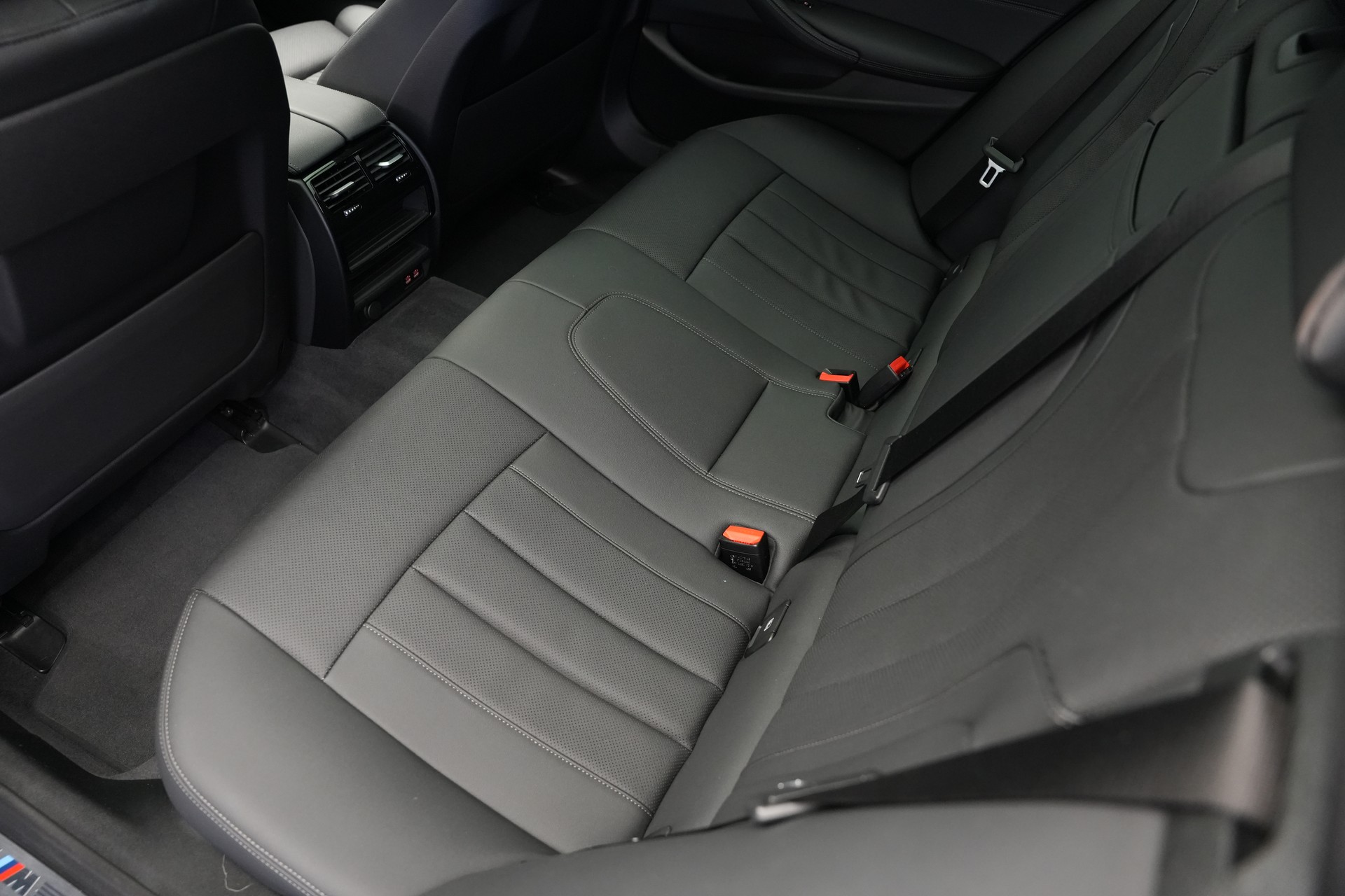 BMW 520d xDrive 48V Touring M Sport Steptronic-image-15
