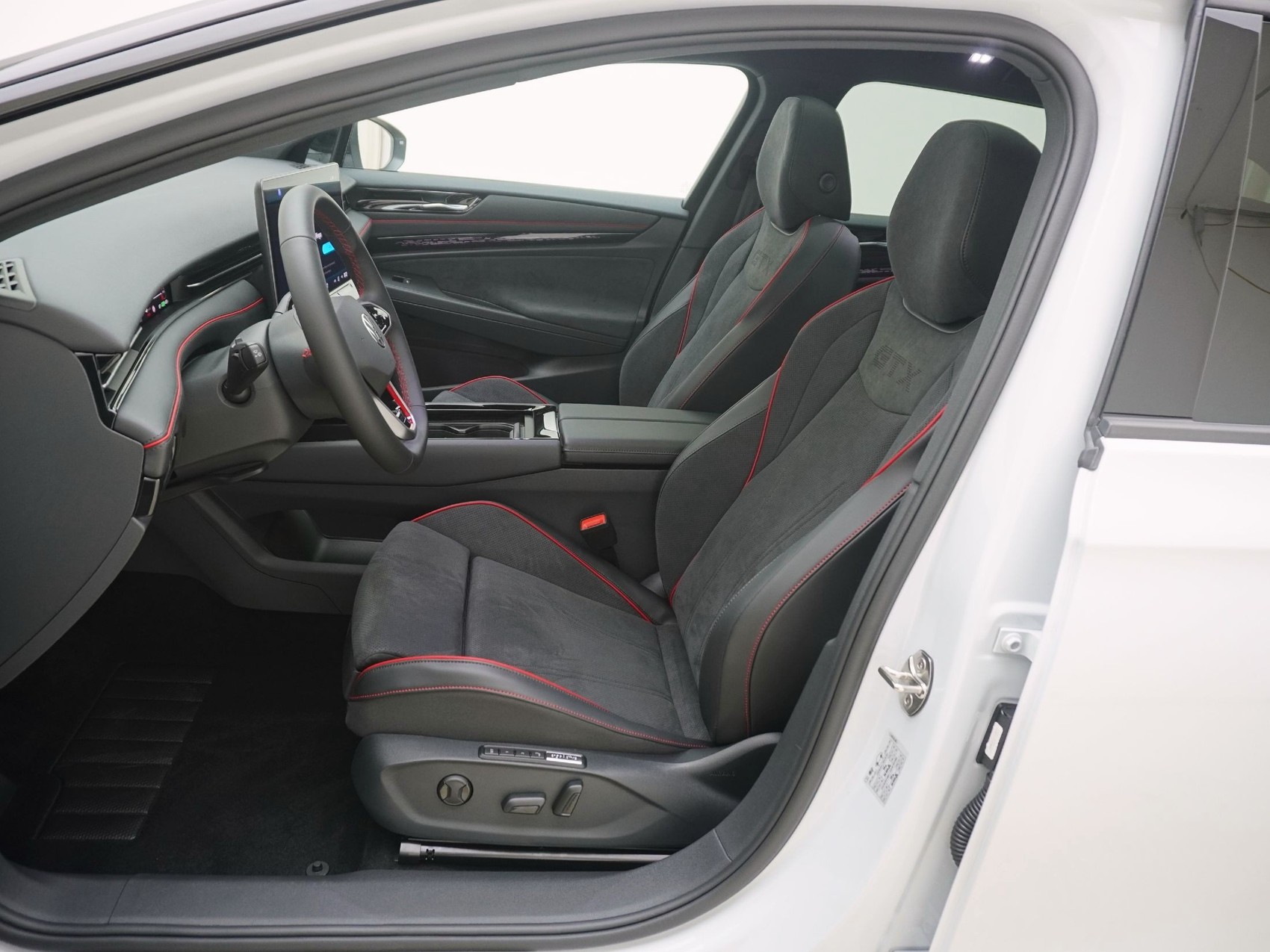 VW ID.7 Tourer 86 kWh GTX 4MOTION-image-12