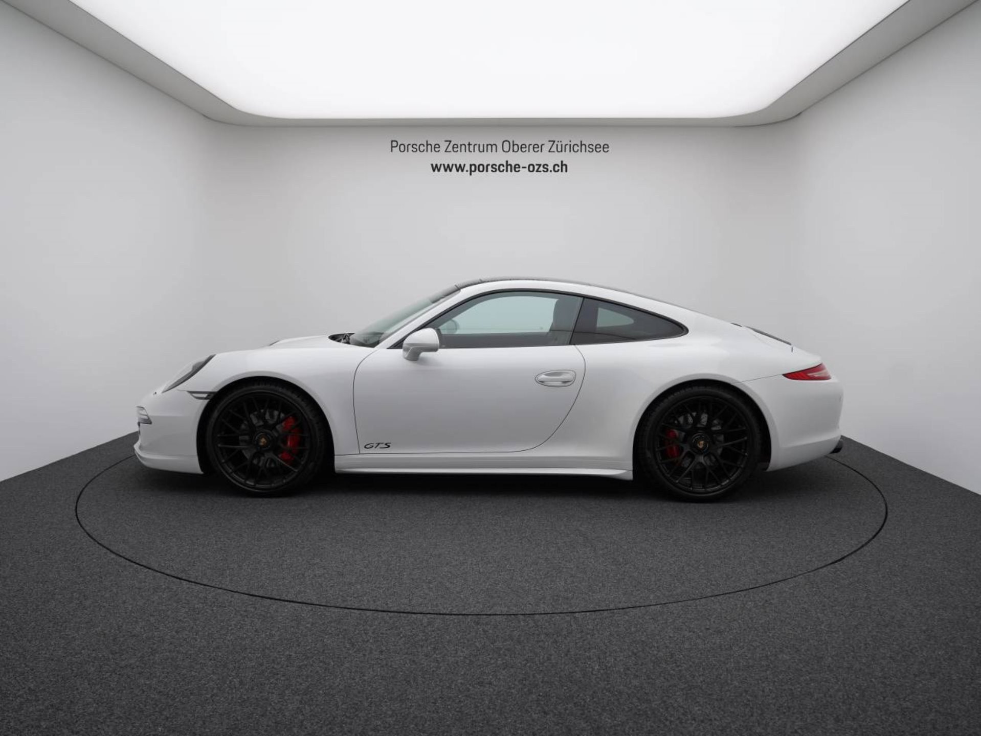 PORSCHE 911 Carrera 4 GTS-showroom-element-1