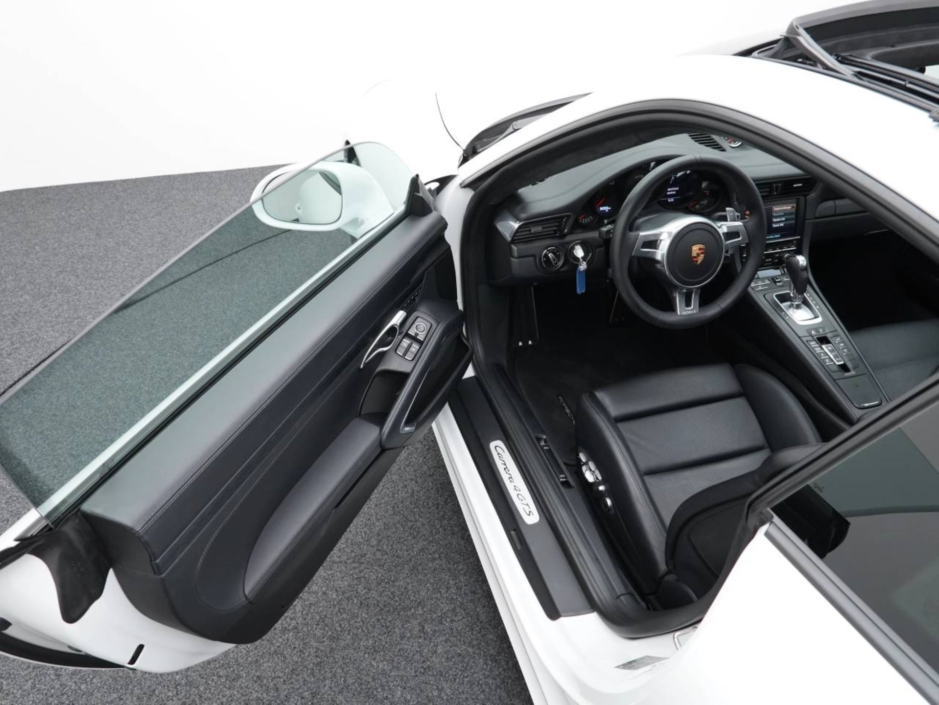 PORSCHE 911 Carrera 4 GTS-showroom-element-3