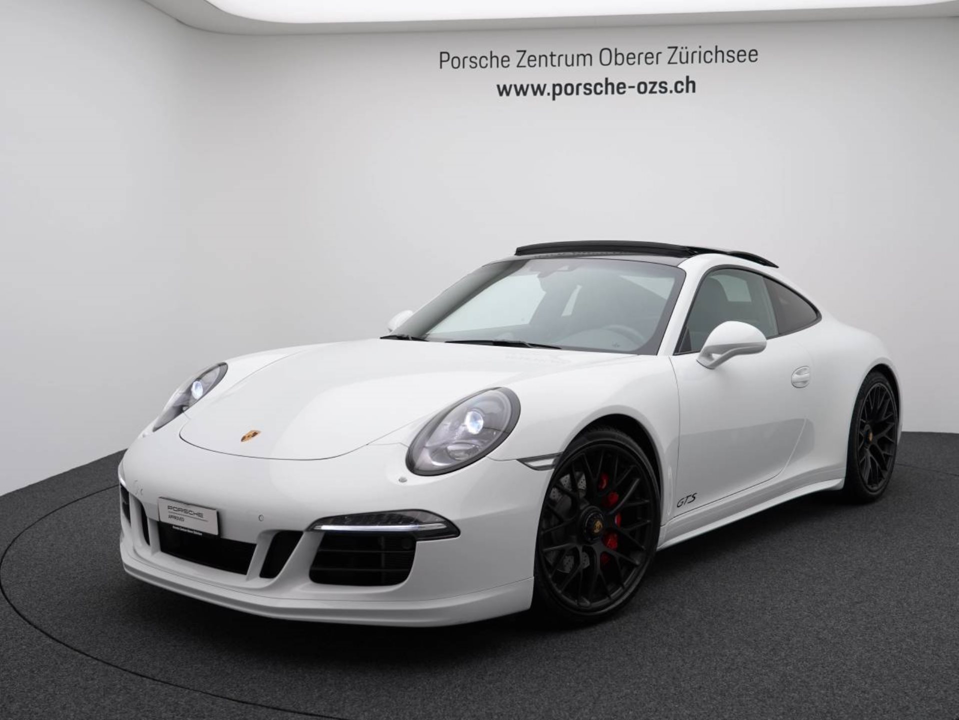 PORSCHE 911 Carrera 4 GTS