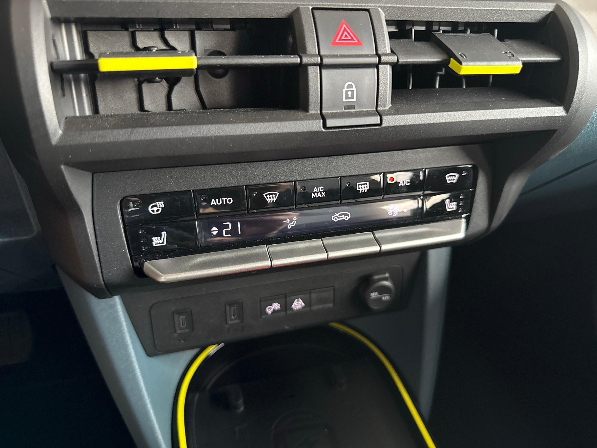 FIAT Grande Panda La Prima-image-14