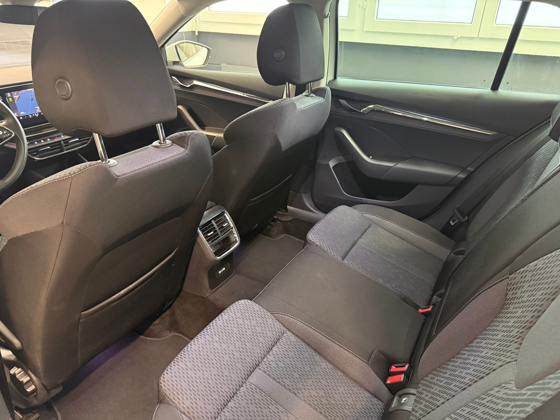 SKODA Octavia Combi 1.5 TSI mHEV DSG Style-image-16