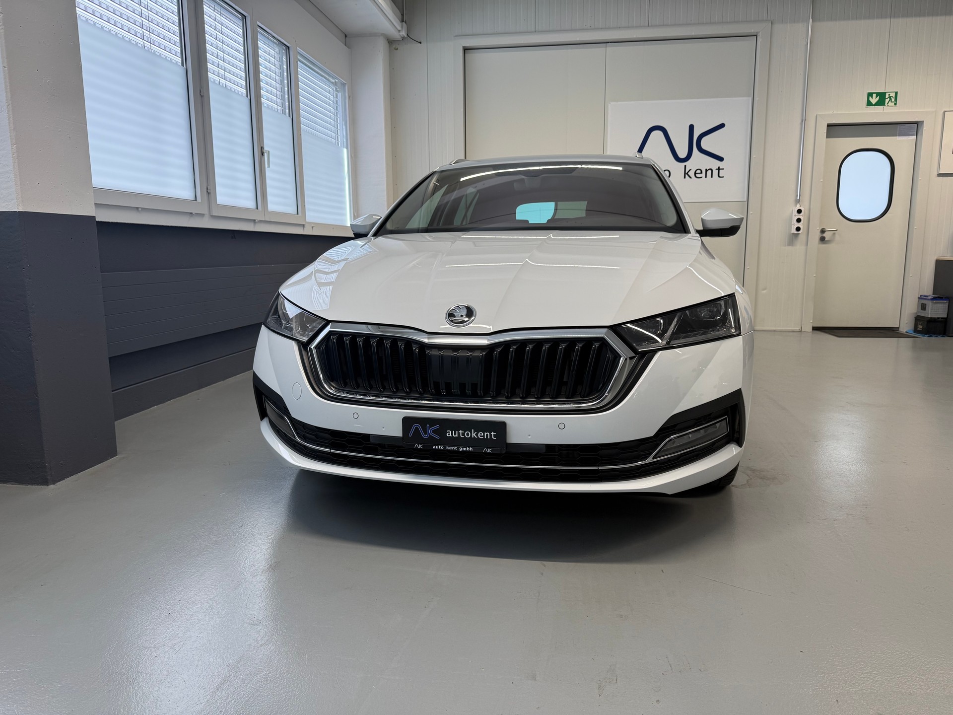SKODA Octavia Combi 1.5 TSI mHEV DSG Style-showroom-element-1