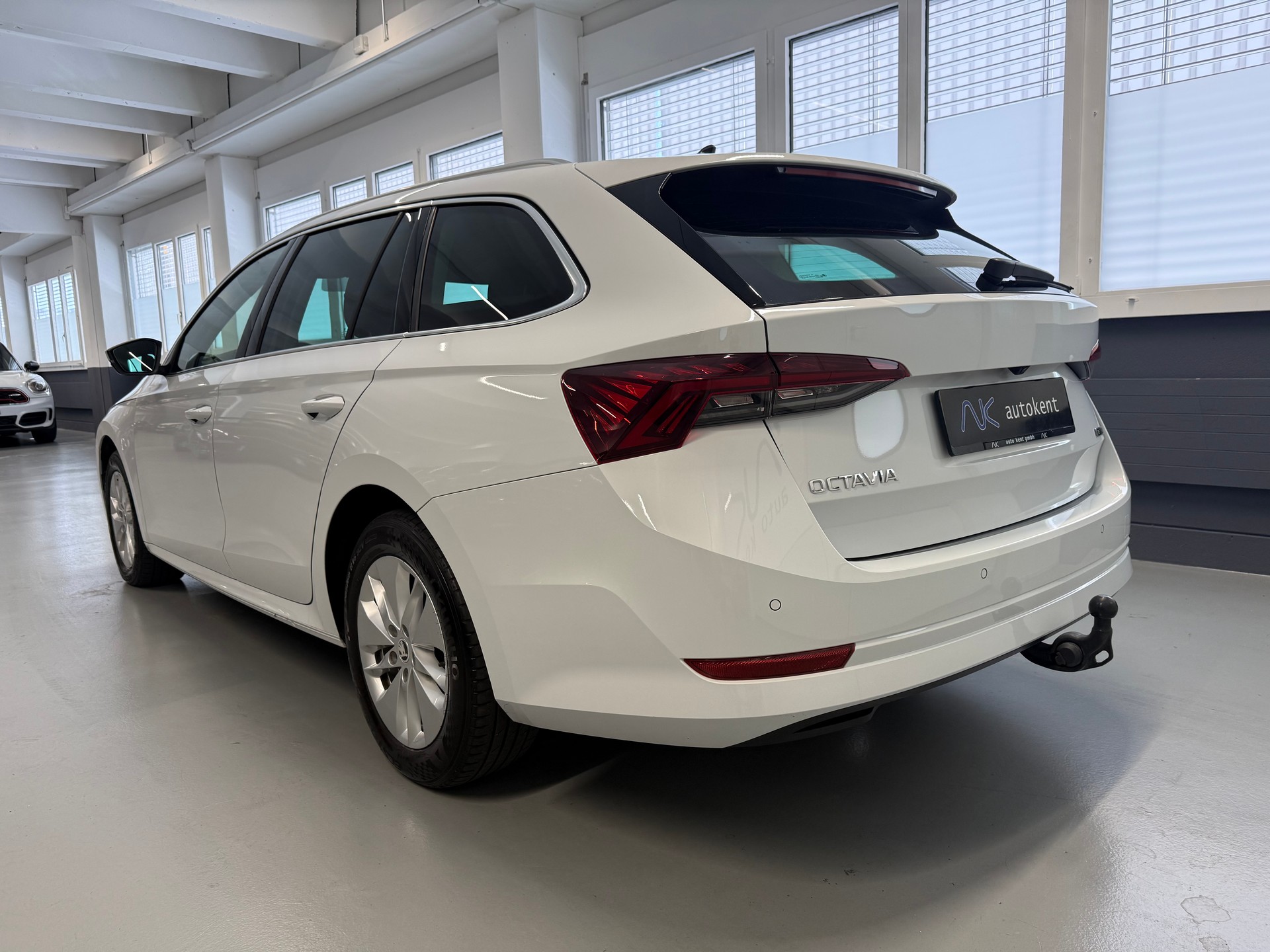 SKODA Octavia Combi 1.5 TSI mHEV DSG Style-showroom-element-3