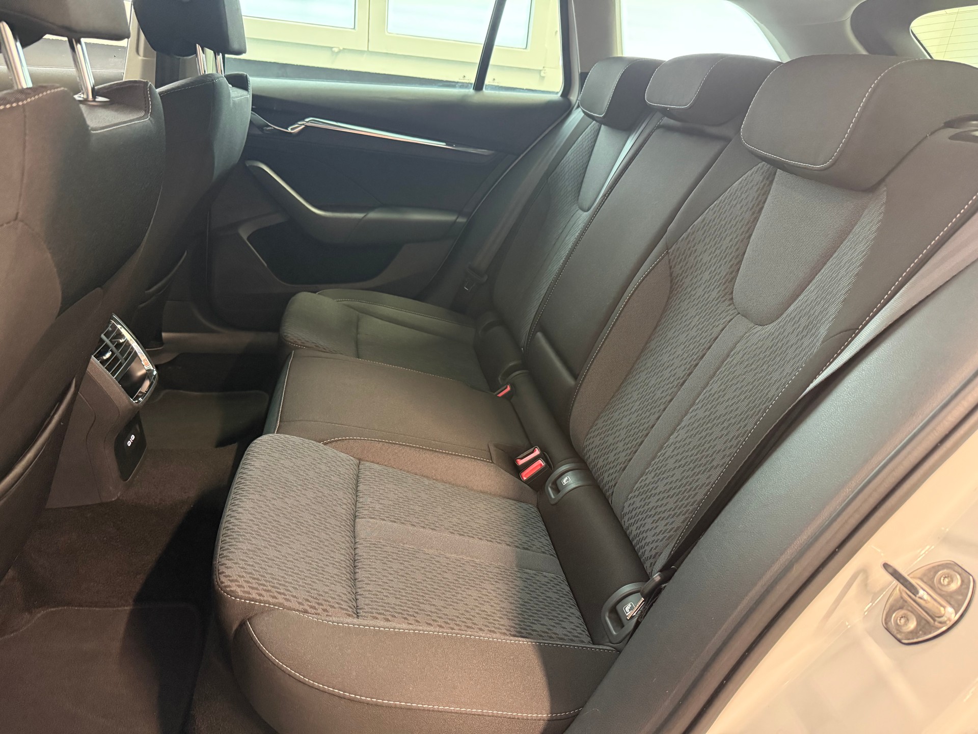SKODA Octavia Combi 1.5 TSI mHEV DSG Style-image-19