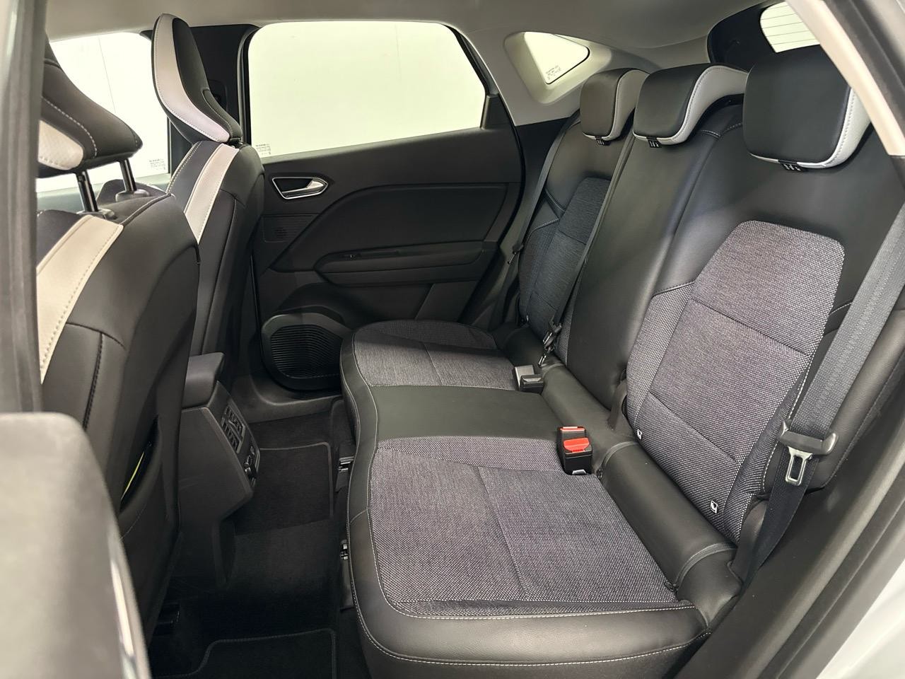 RENAULT Captur 1.3 TCe Initiale EDC-image-5