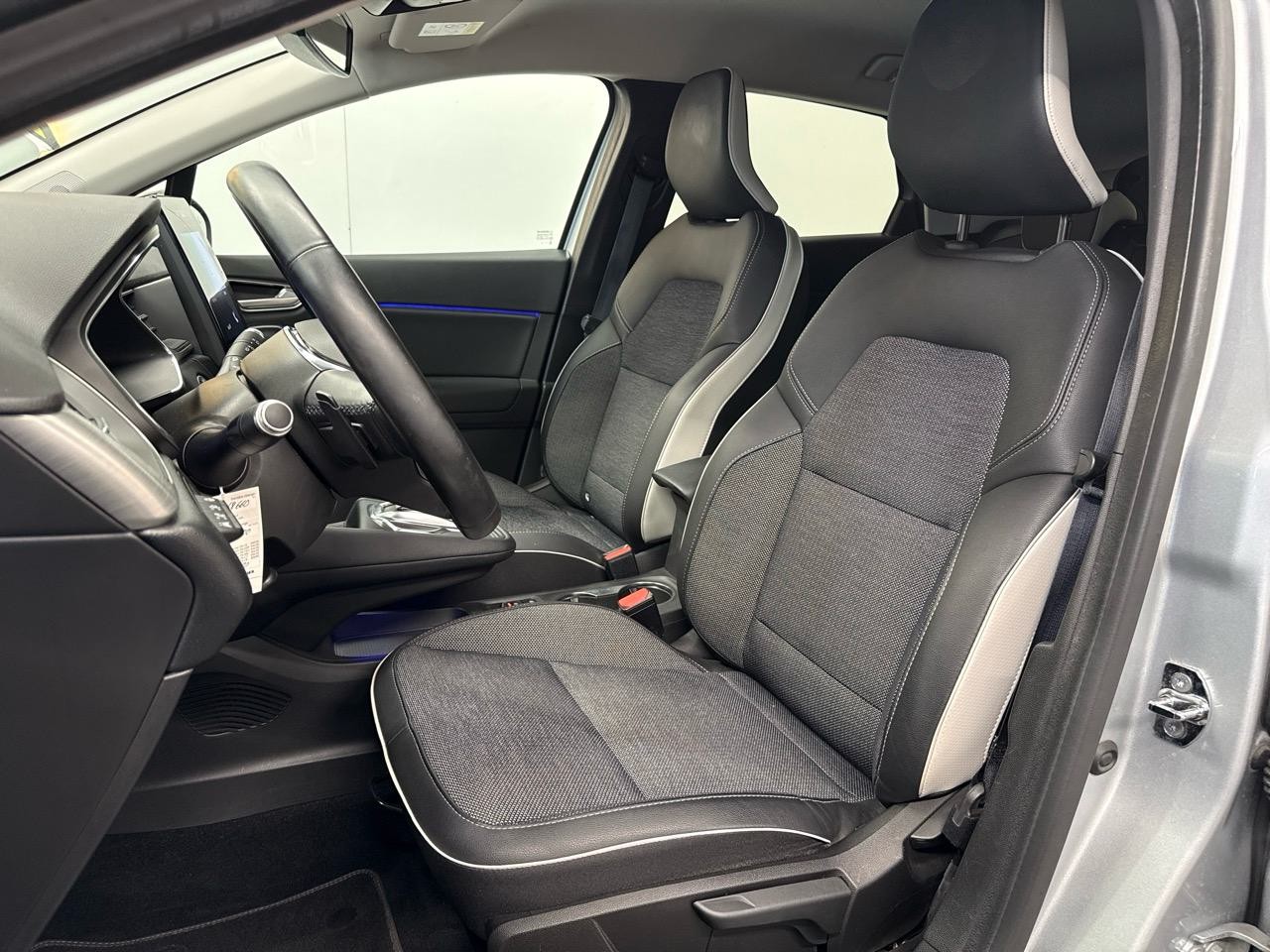 RENAULT Captur 1.3 TCe Initiale EDC-showroom-element-3