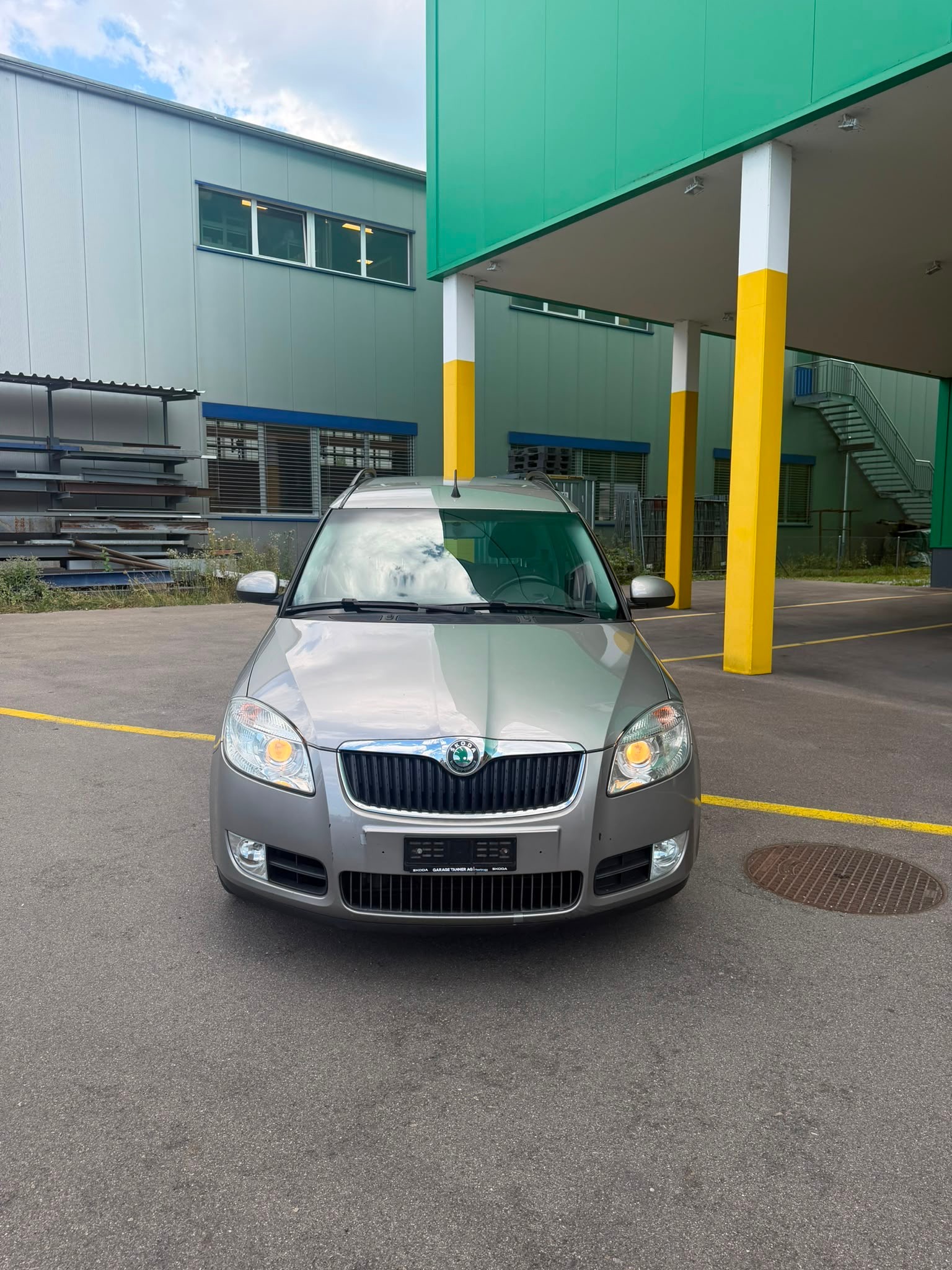 SKODA Roomster 1.6 Scout Automatic-image-1