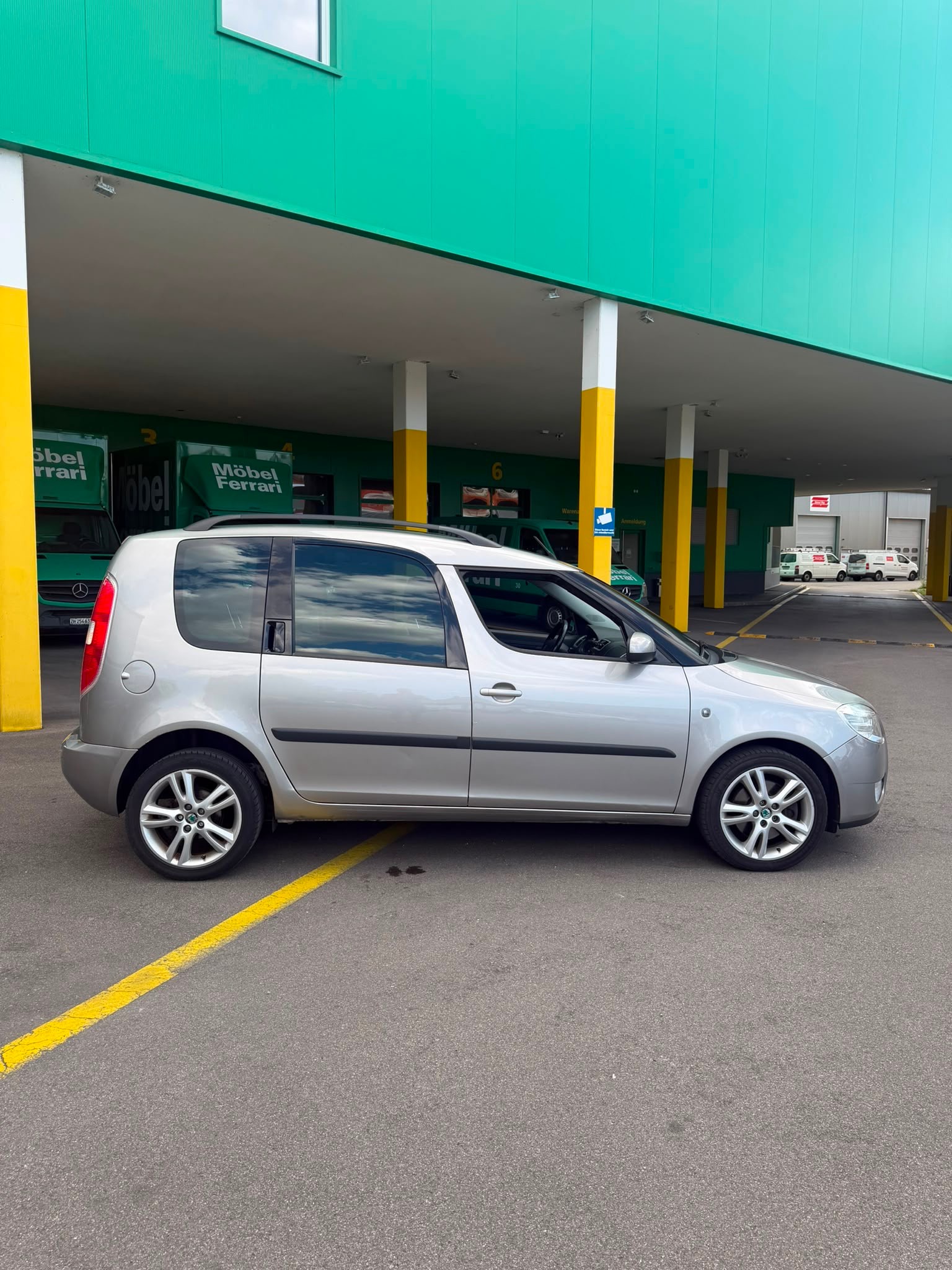 SKODA Roomster 1.6 Scout Automatic-image-7