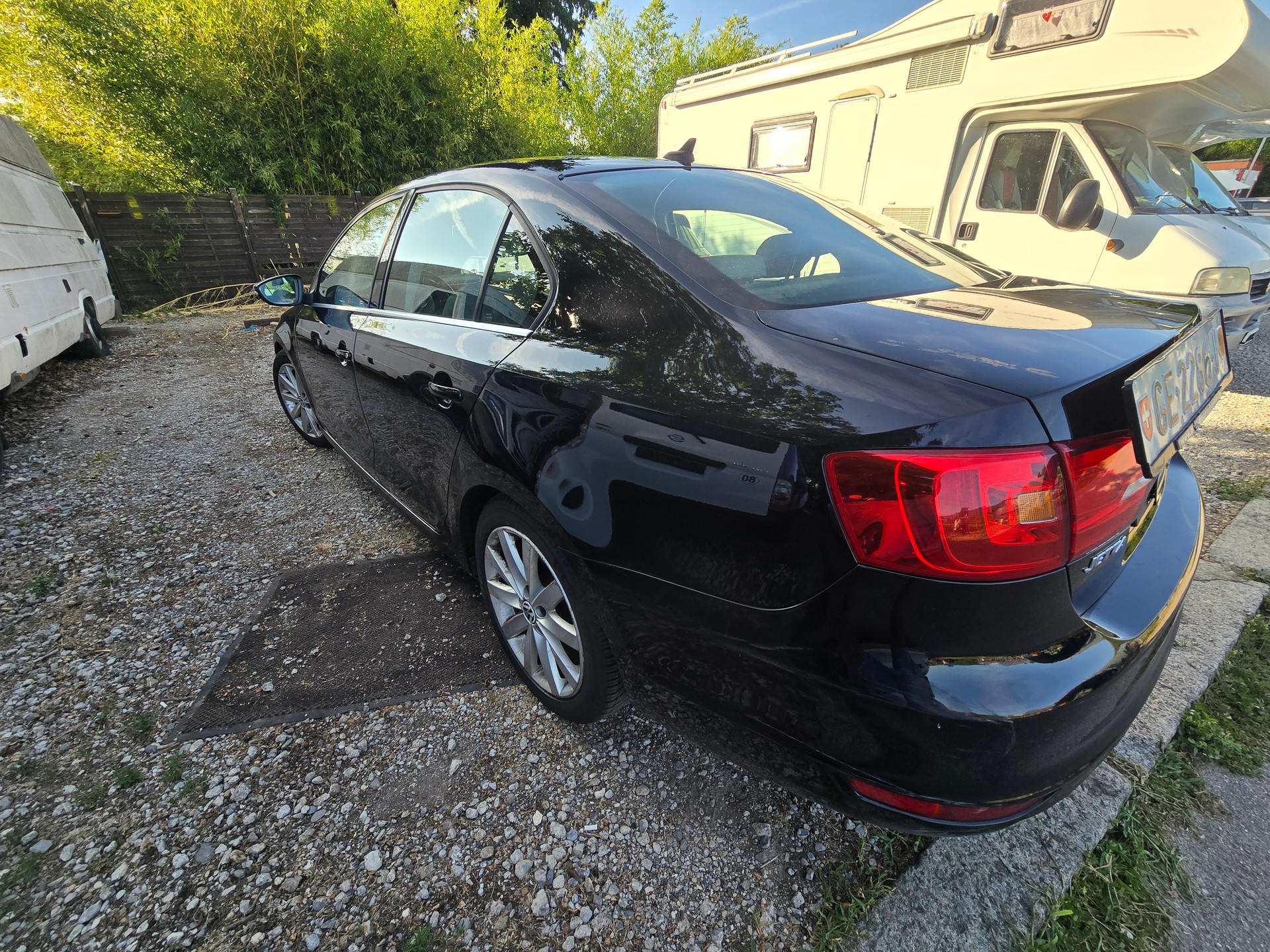 VW JETTA-image-14