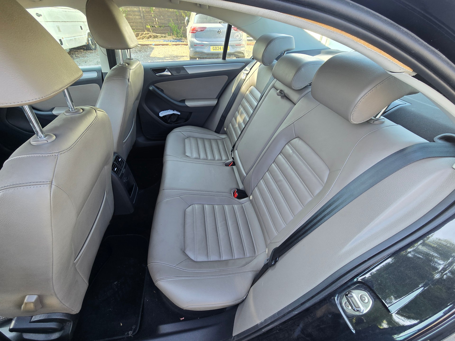 VW JETTA-image-3