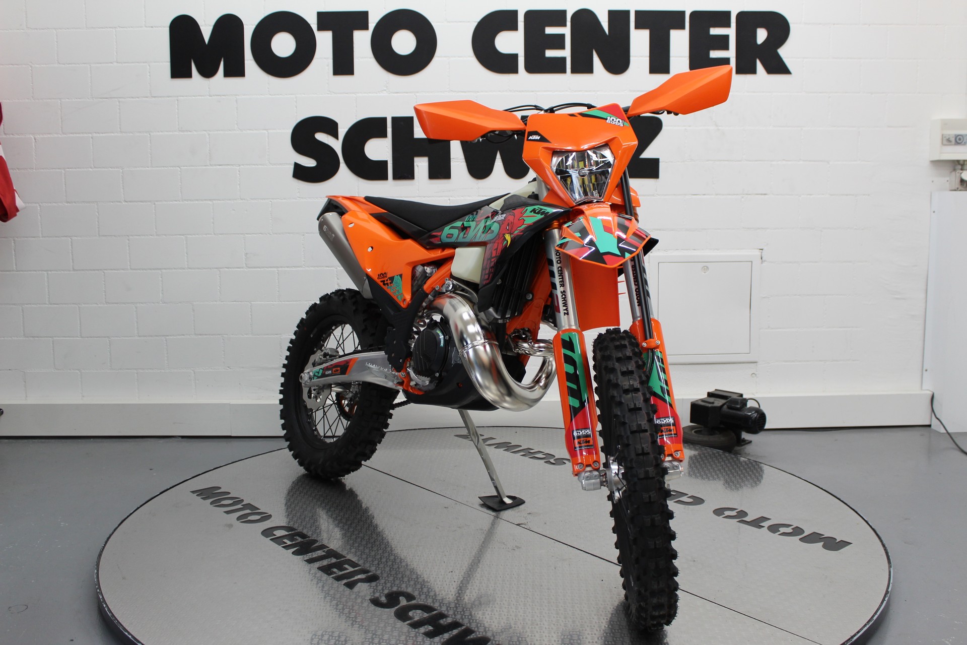 KTM 300 EXC Six Days-showroom-element-1