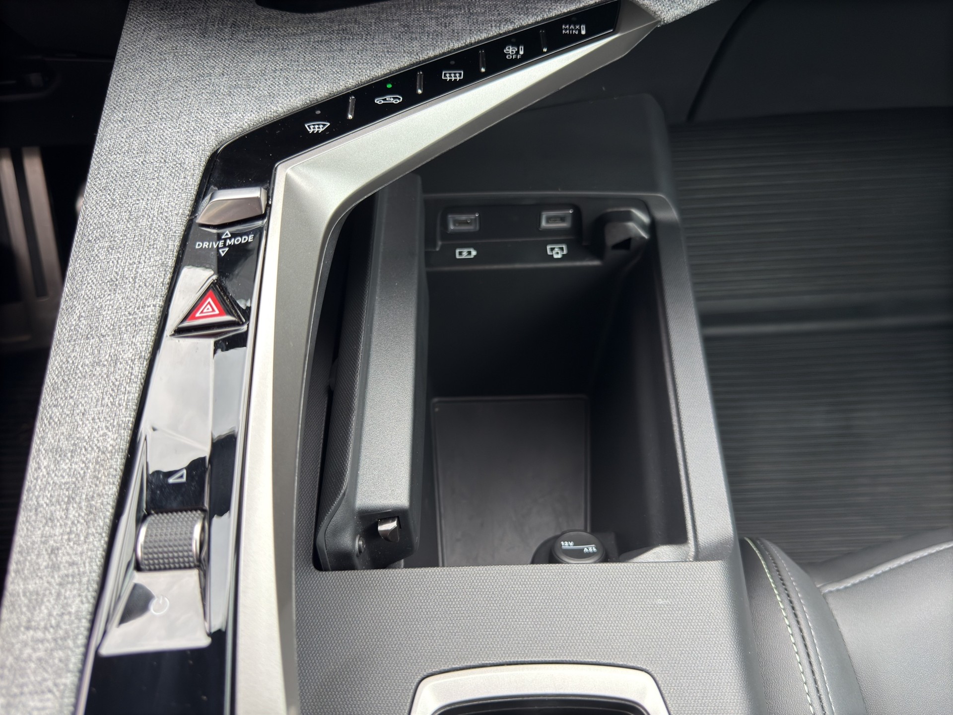 PEUGEOT 5008 1.2 Hybrid e-DCS6 GT 7 Plätzer-image-37