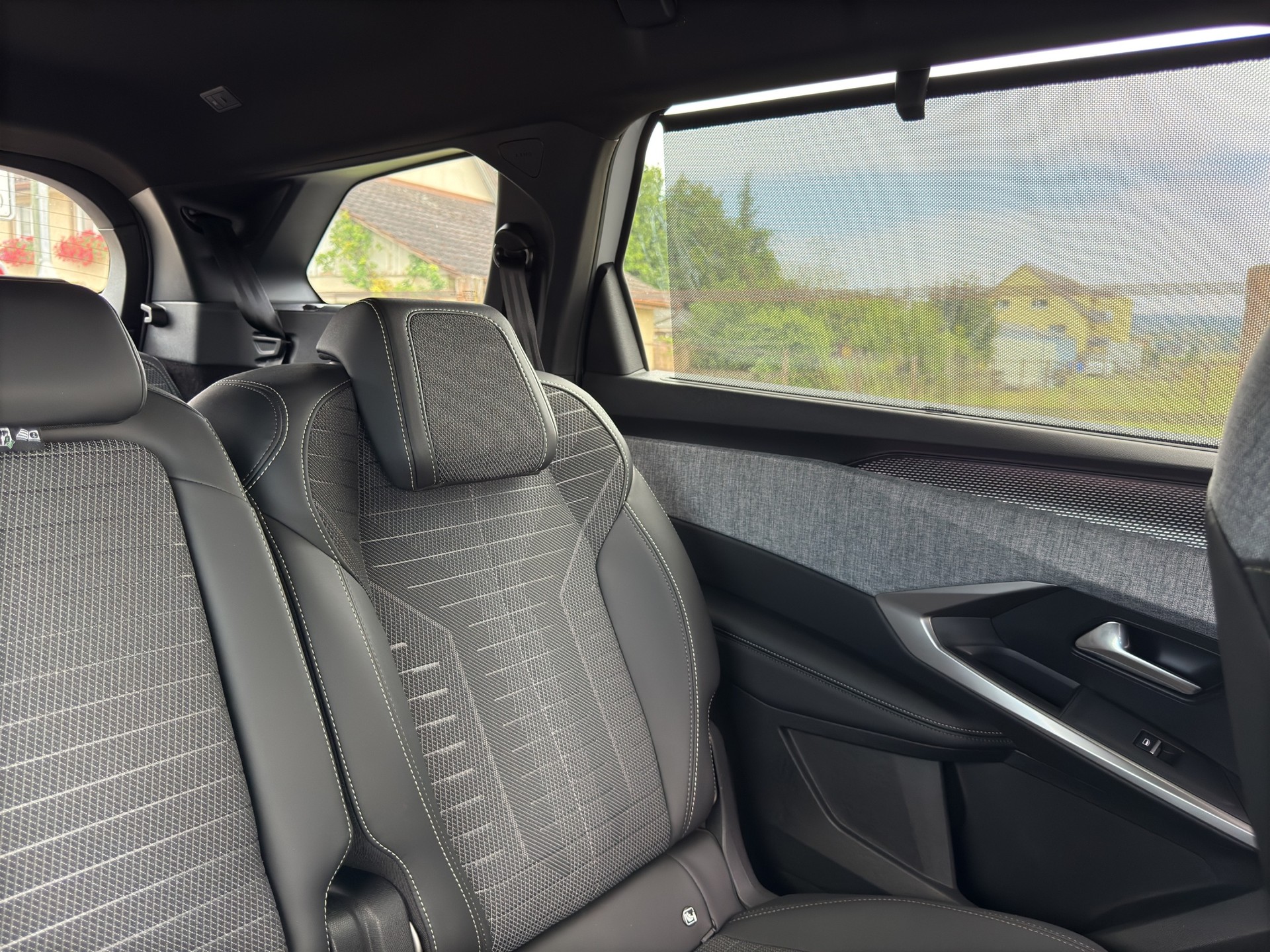 PEUGEOT 5008 1.2 Hybrid e-DCS6 GT 7 Plätzer-image-55