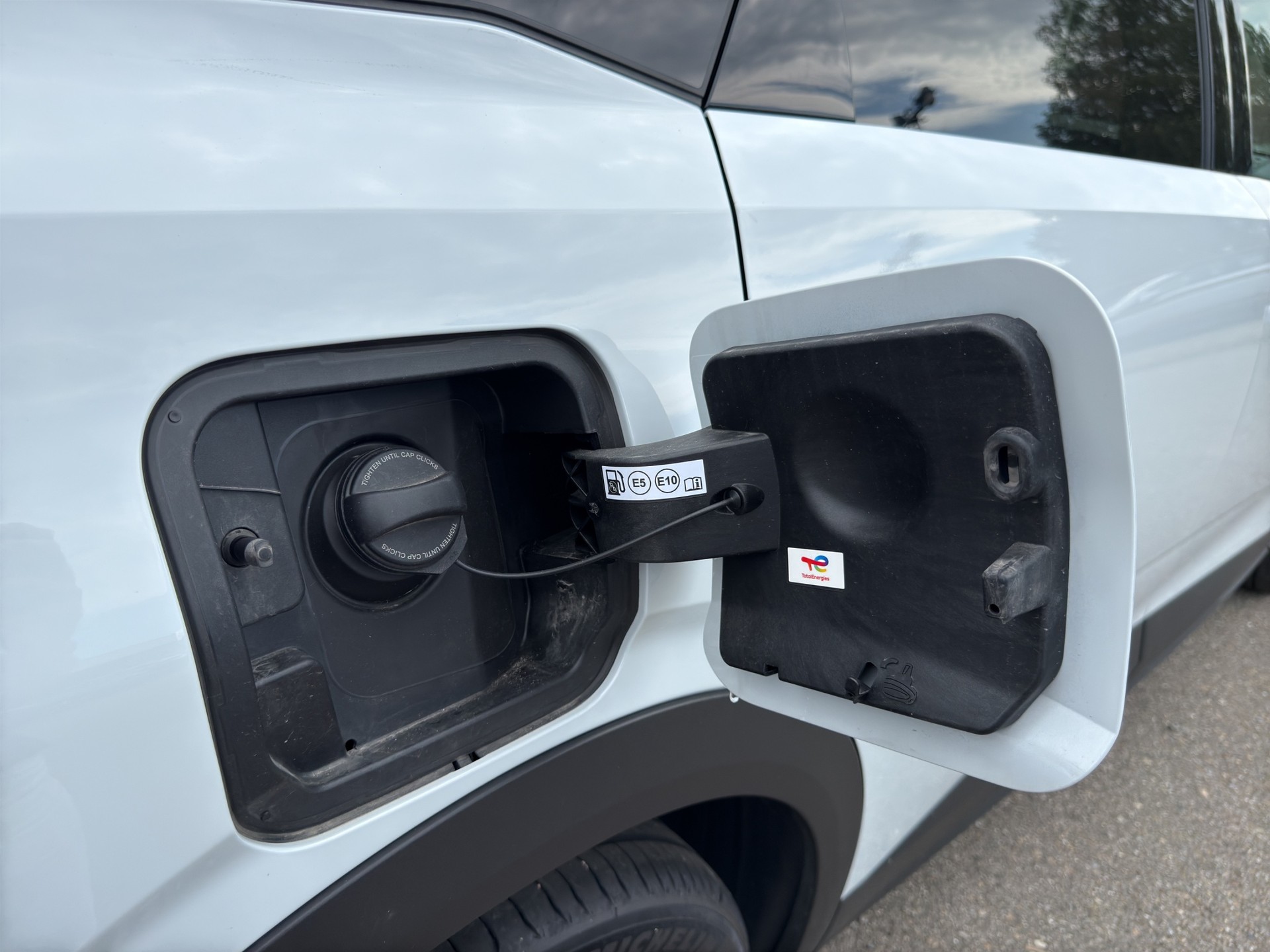 PEUGEOT 5008 1.2 Hybrid e-DCS6 GT 7 Plätzer-image-48