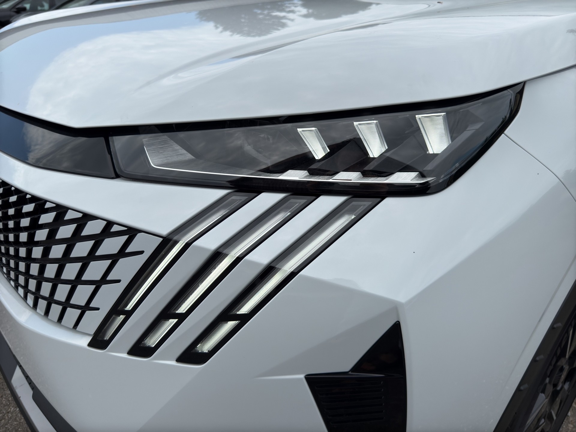 PEUGEOT 5008 1.2 Hybrid e-DCS6 GT 7 Plätzer-image-45