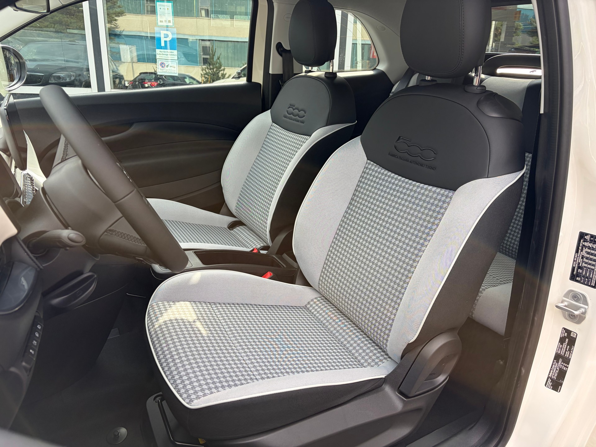 FIAT Cabrio Icon Dol-image-5