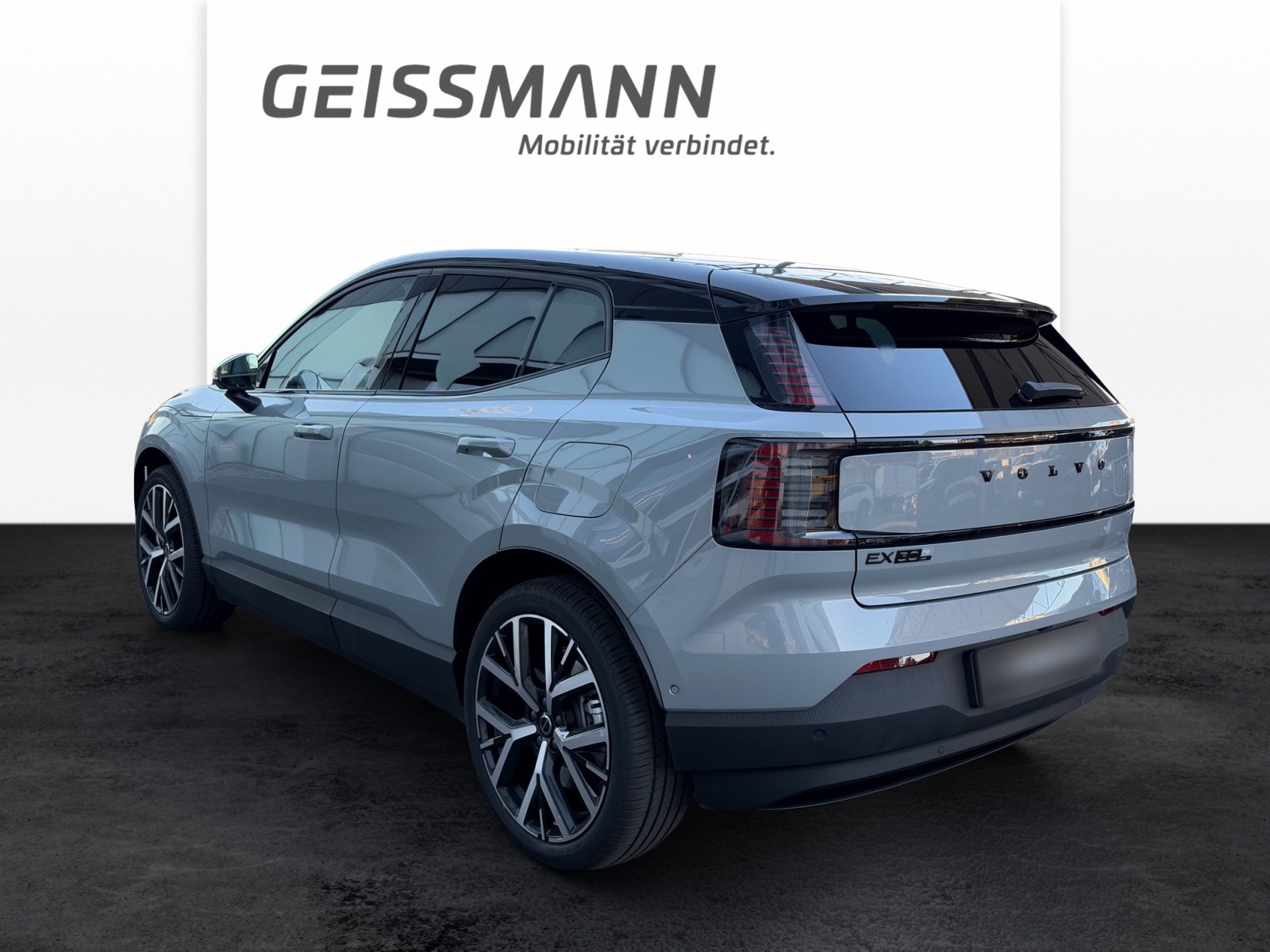 VOLVO EX30 P8 Ultra XCENTRIC Black Edition AWD-image-4
