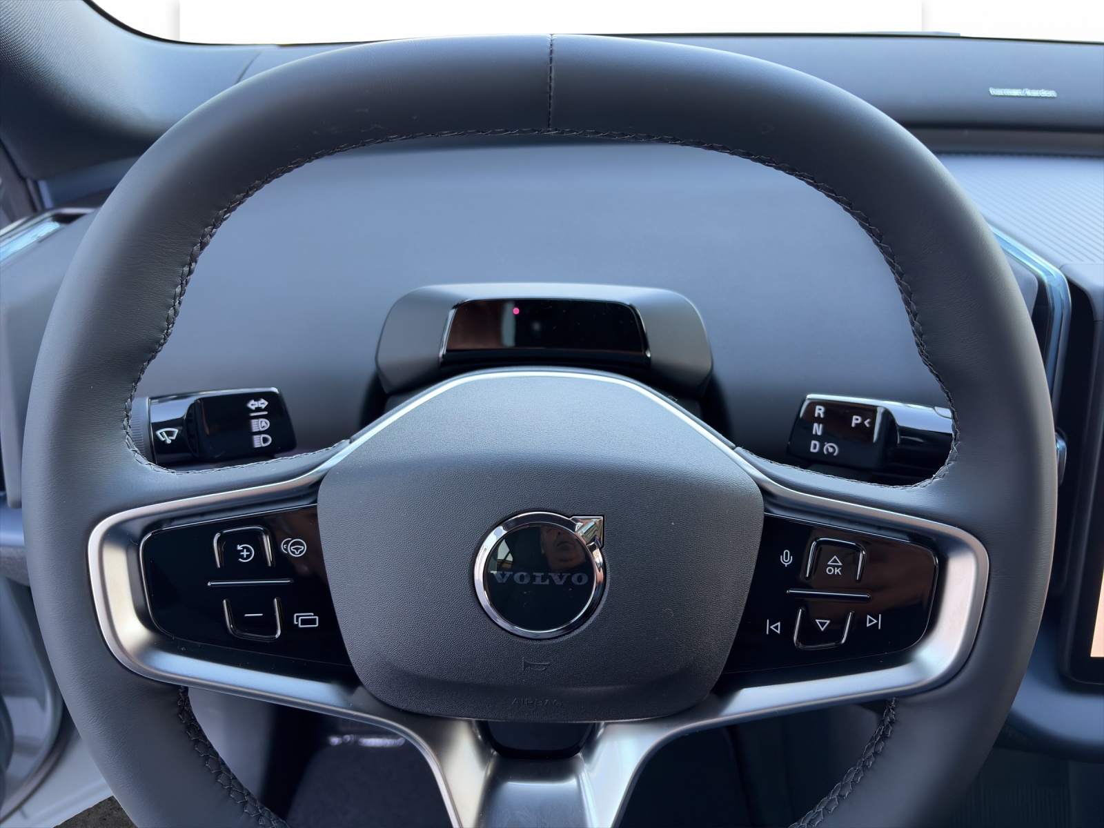VOLVO EX30 P8 Ultra XCENTRIC Black Edition AWD-image-10