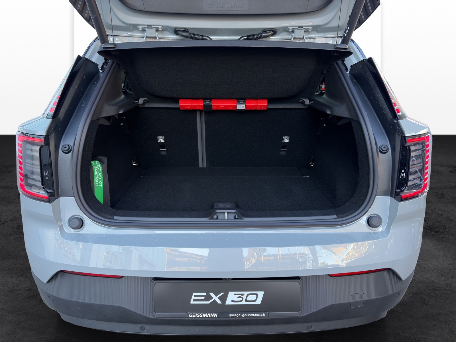 VOLVO EX30 P8 Ultra XCENTRIC Black Edition AWD-image-18