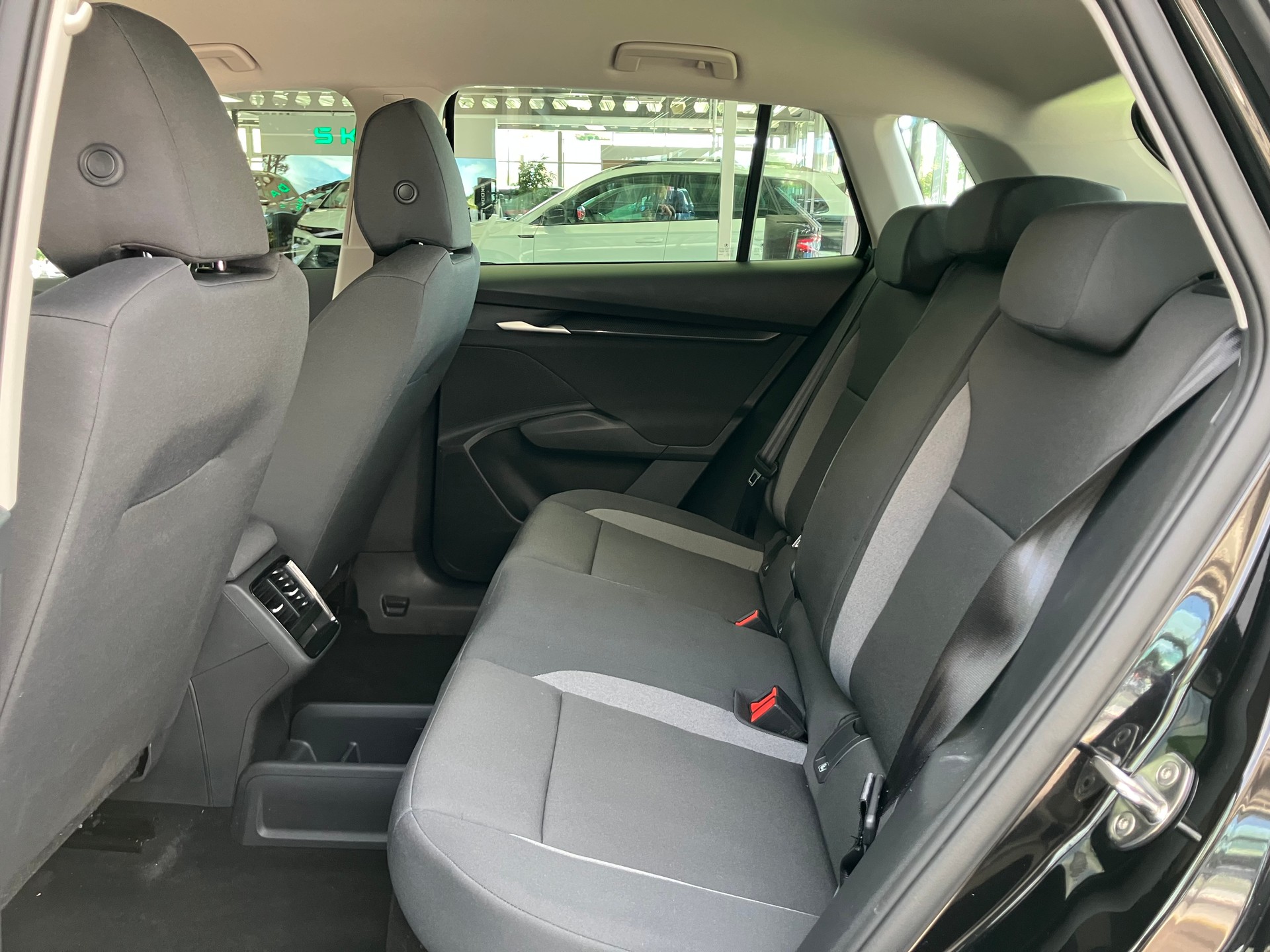 SKODA Elroq 60-image-6