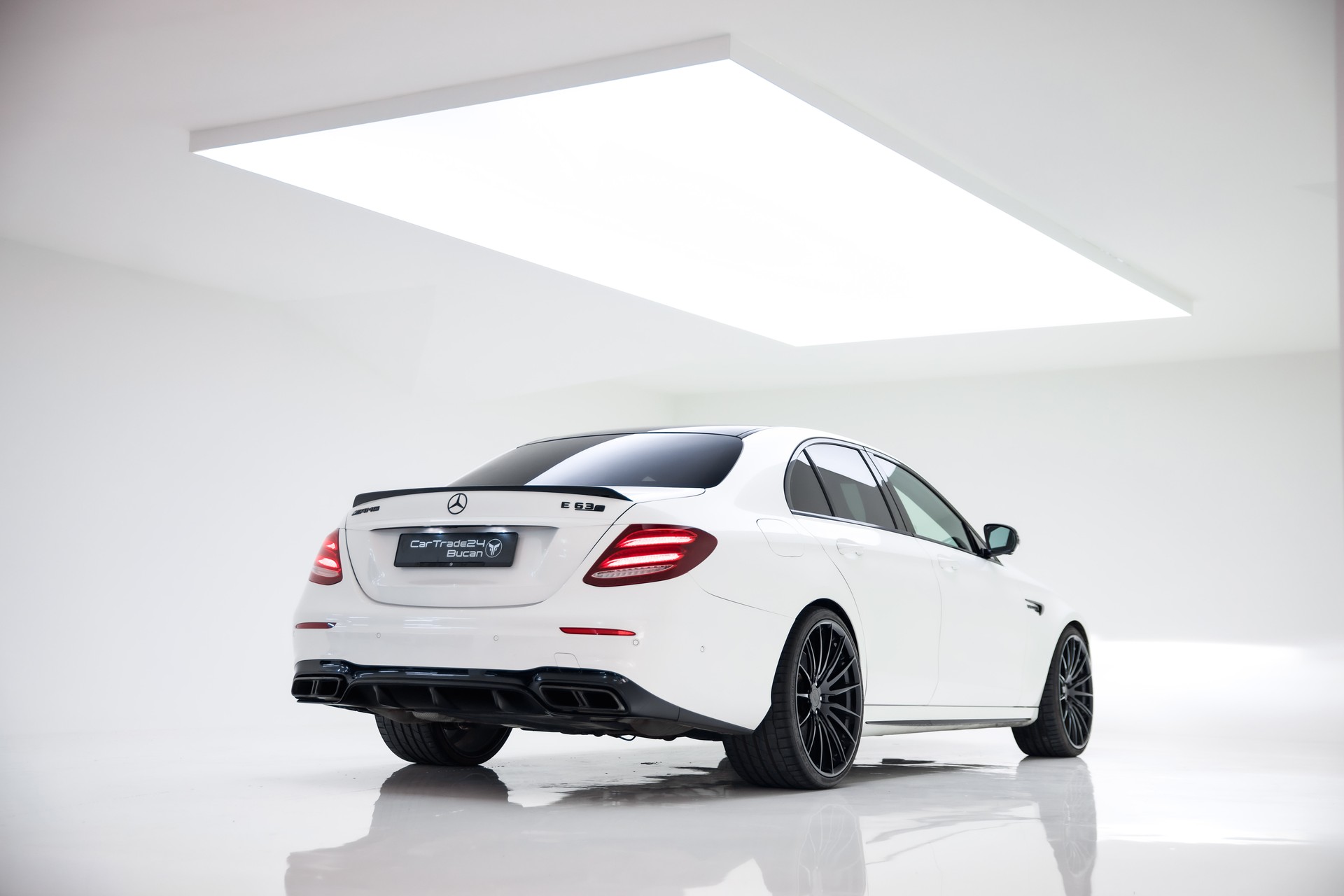 MERCEDES-BENZ E 63 AMG S 4Matic Speedshift MCT-showroom-element-3