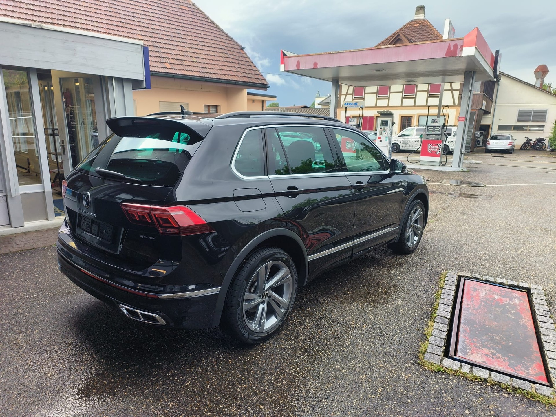 VW Tiguan 2.0TSI R-Line 4Motion DSG-showroom-element-2