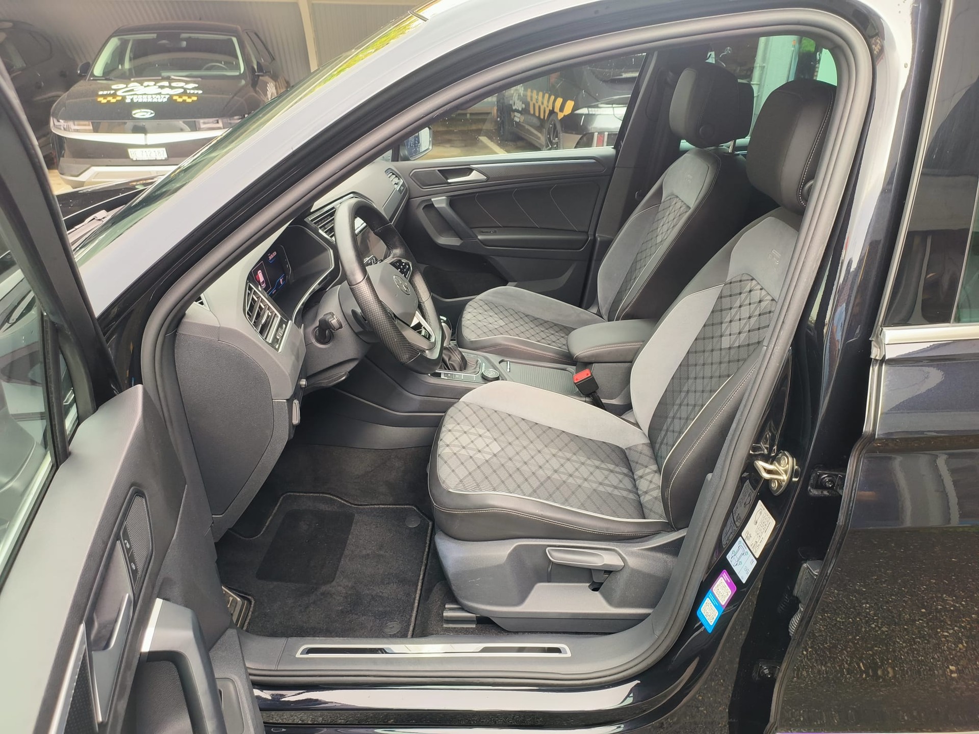 VW Tiguan 2.0TSI R-Line 4Motion DSG-image-4