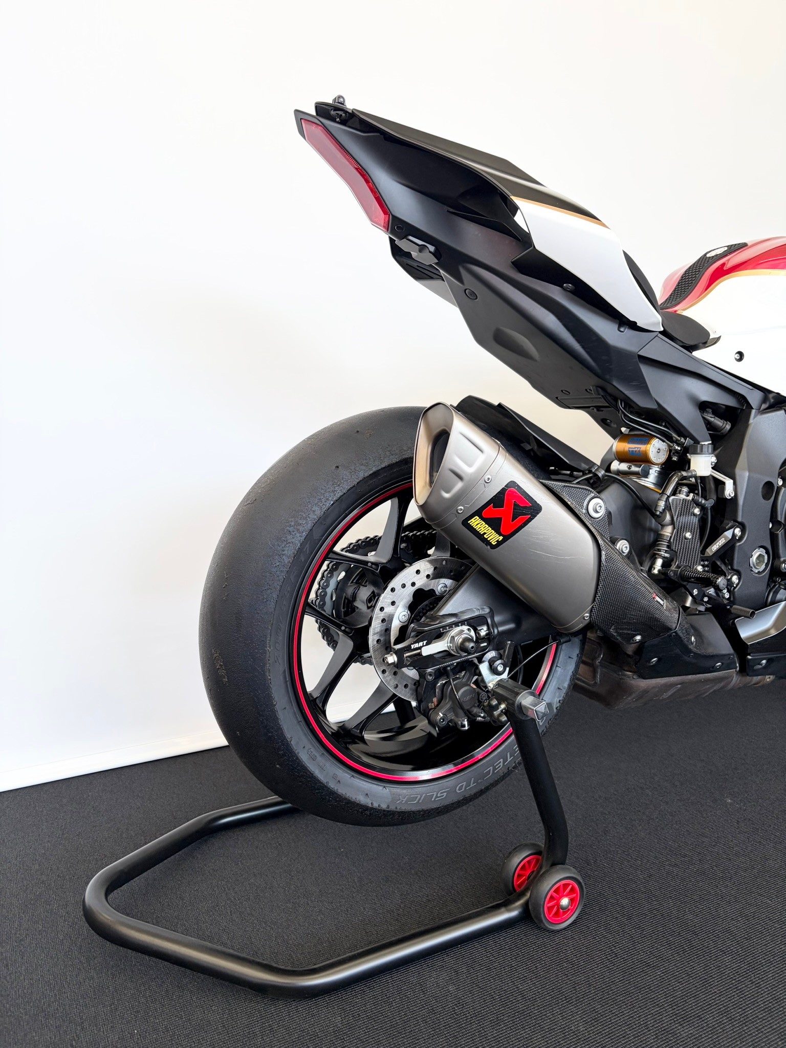 YAMAHA R1 RACE-image-3