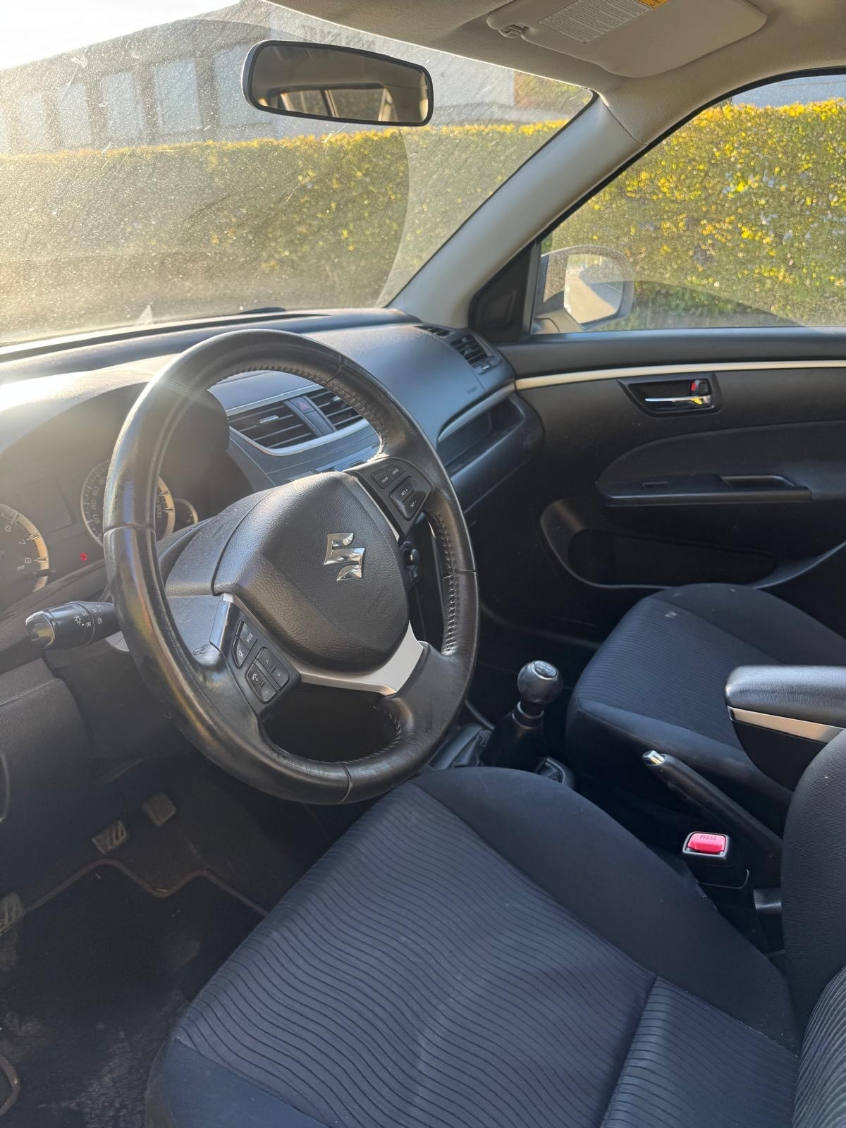 SUZUKI Swift 1.2i 16V GL Top 4x4-image-2