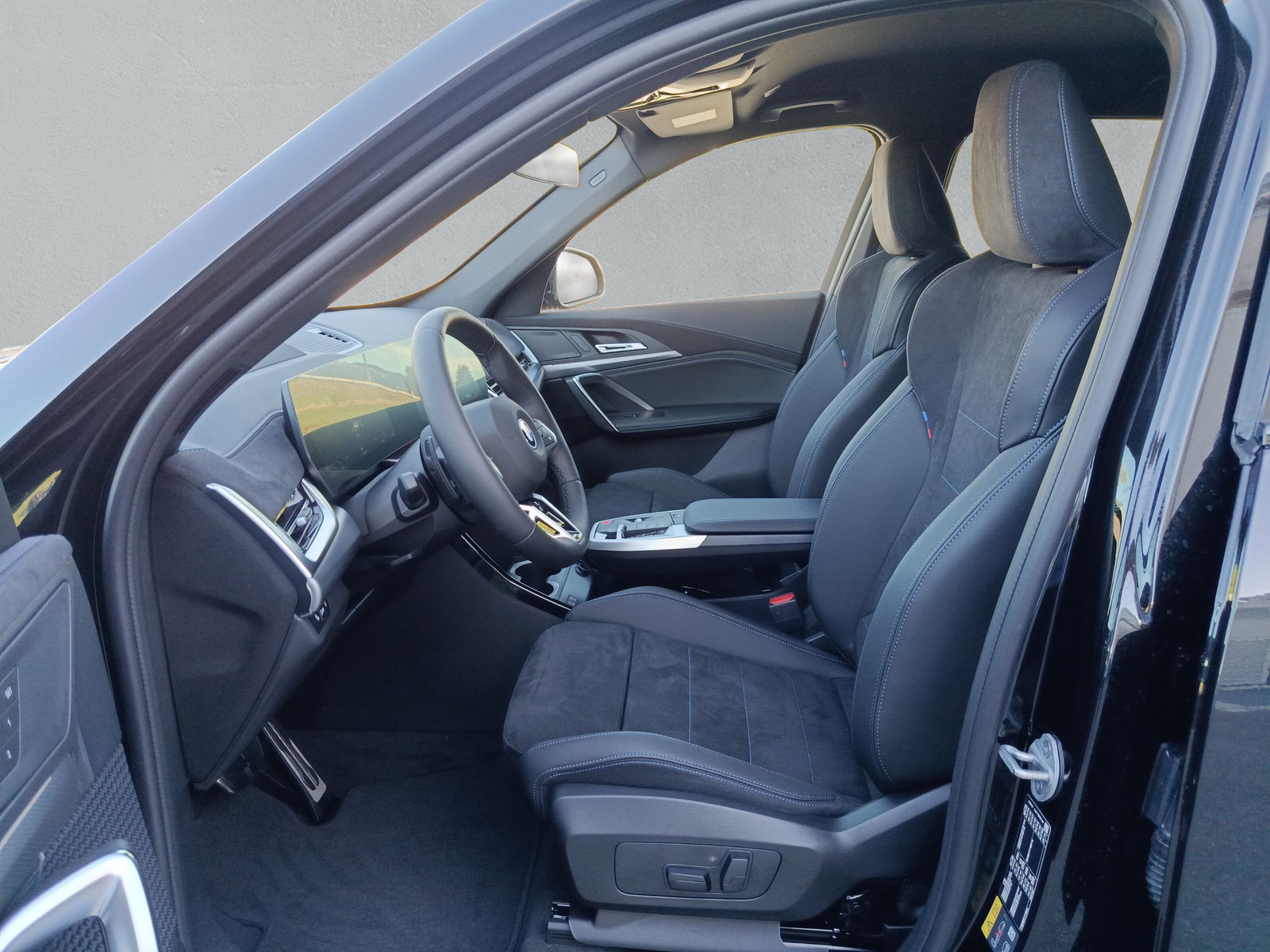 BMW iX1 eDrive 20 Edition M Sport-image-11
