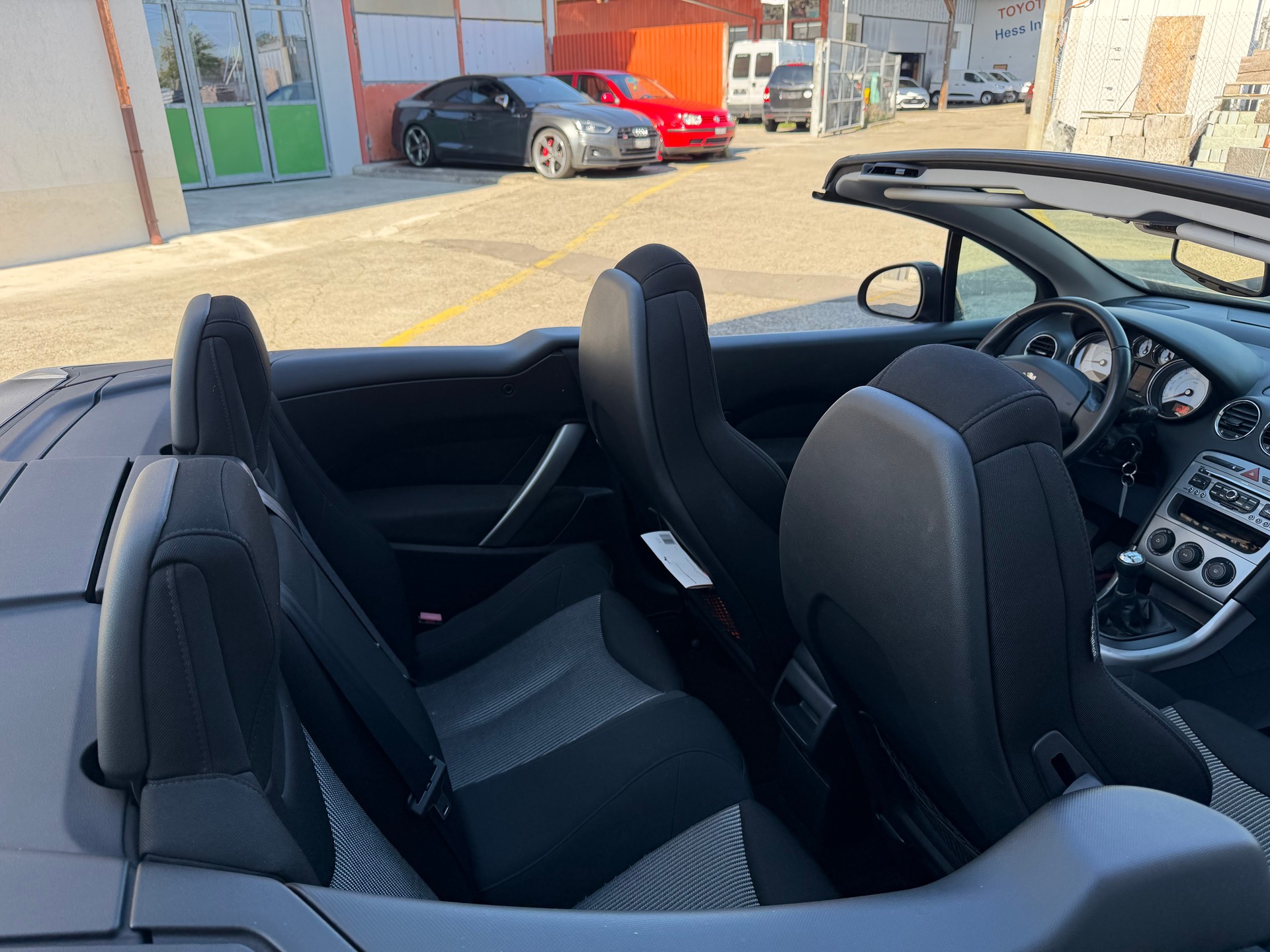 PEUGEOT 308 CC 1.6 16V VTi Sport-image-10