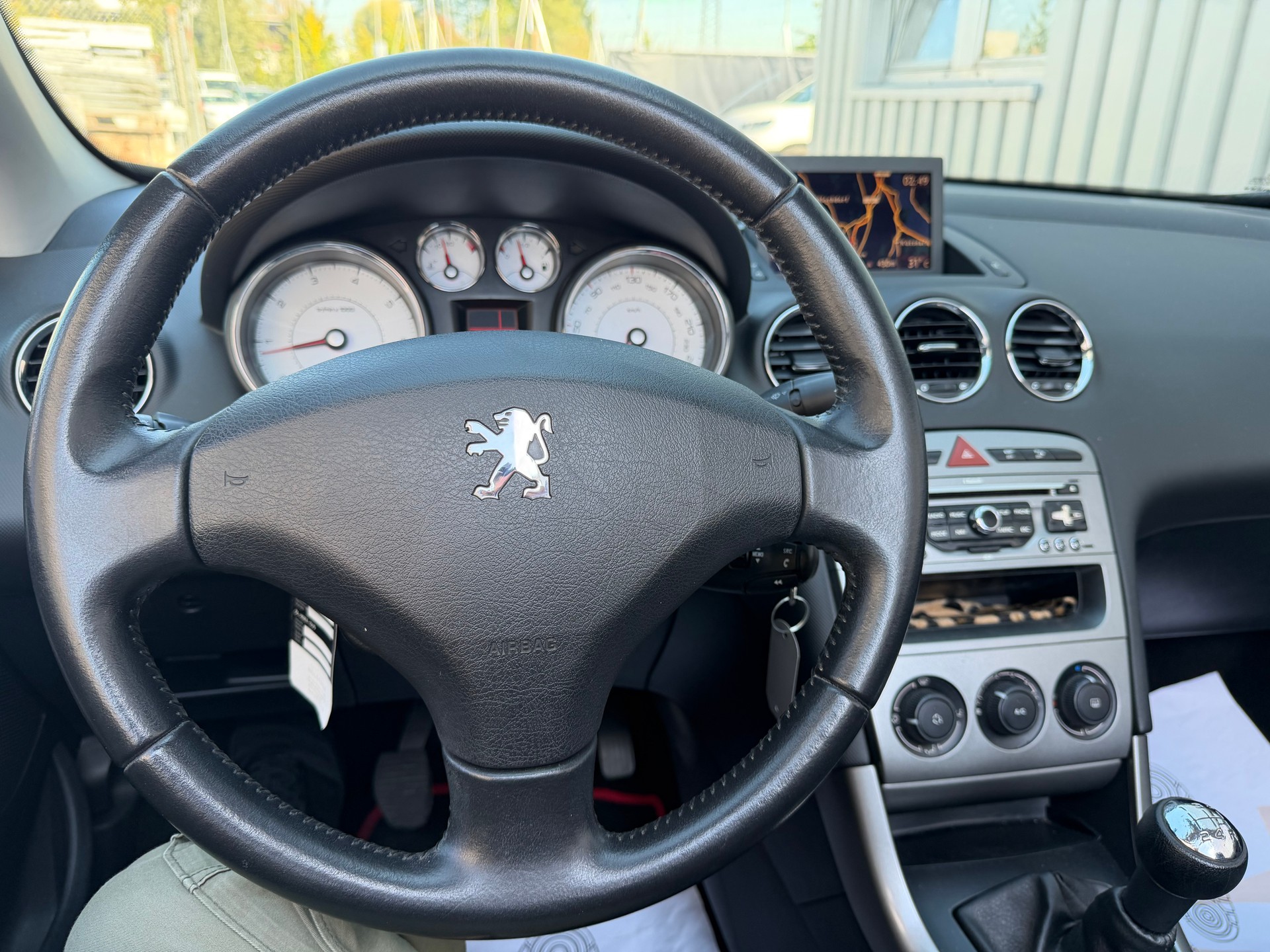 PEUGEOT 308 CC 1.6 16V VTi Sport-image-12