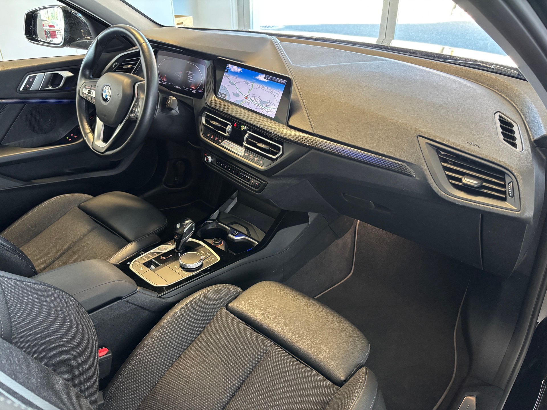BMW 120i Sport Line Steptronic-image-7