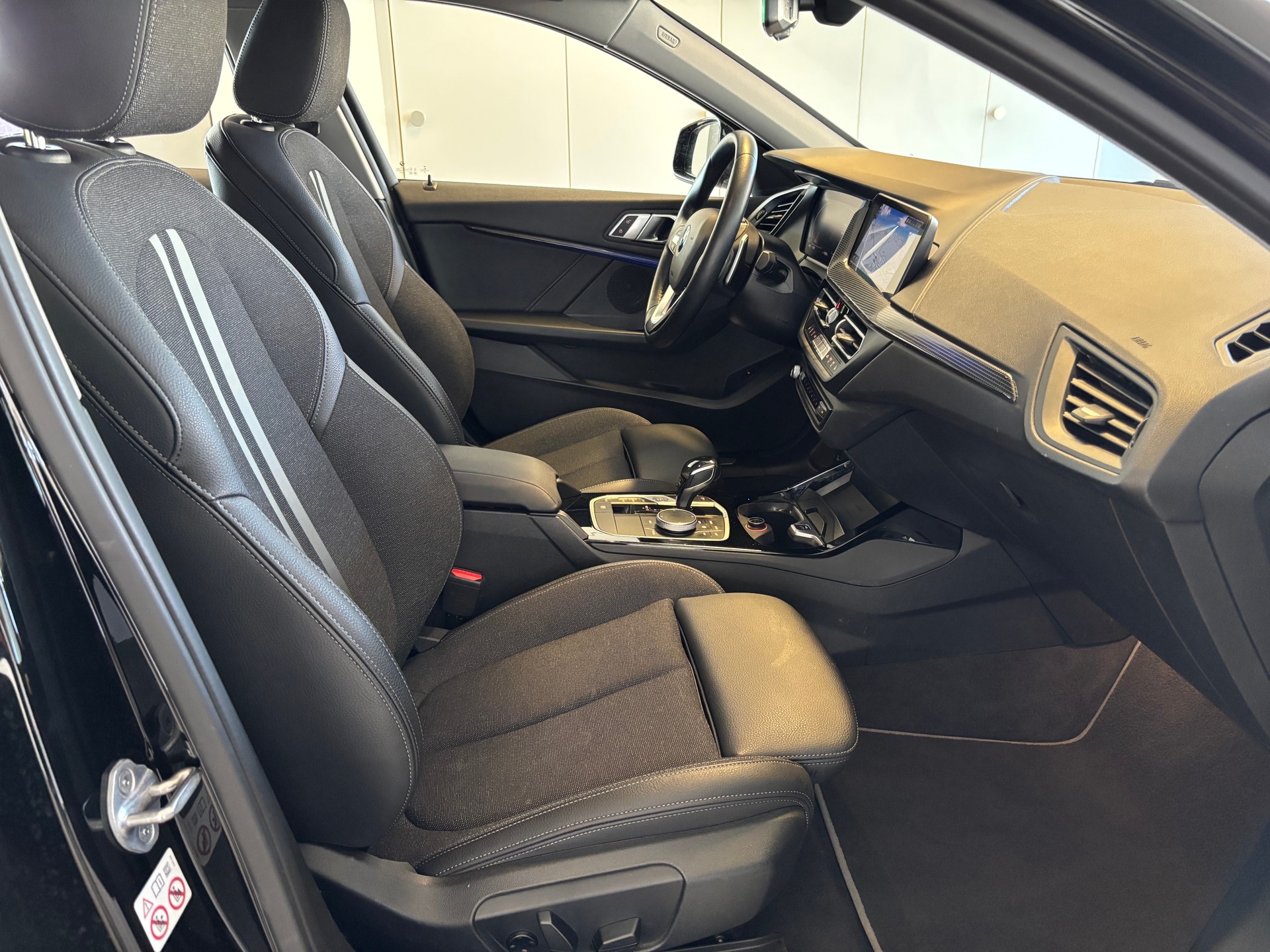 BMW 120i Sport Line Steptronic-image-9