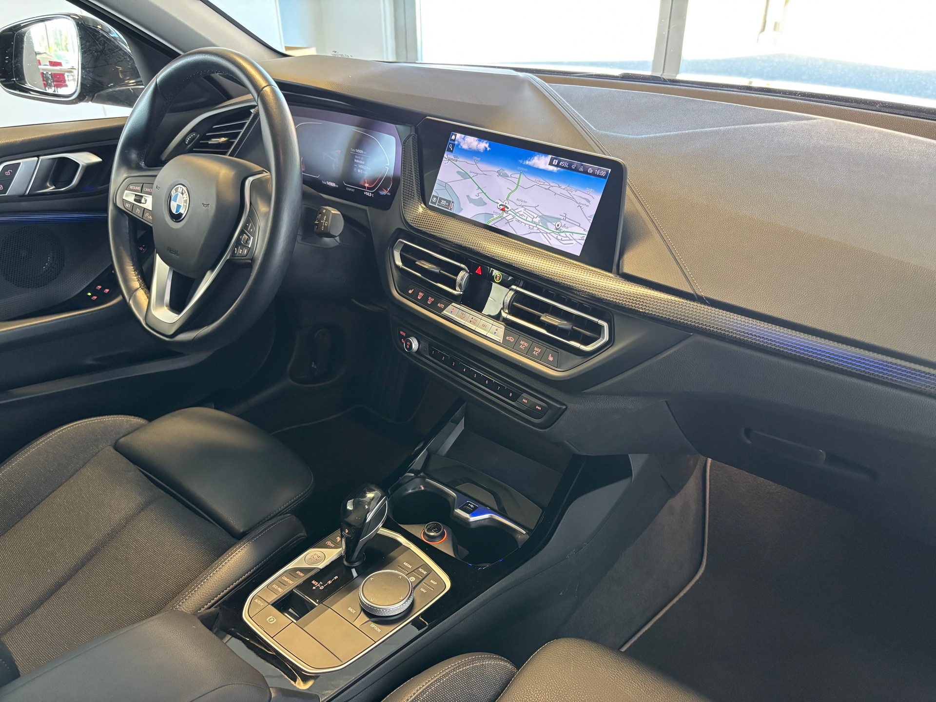 BMW 120i Sport Line Steptronic-image-8