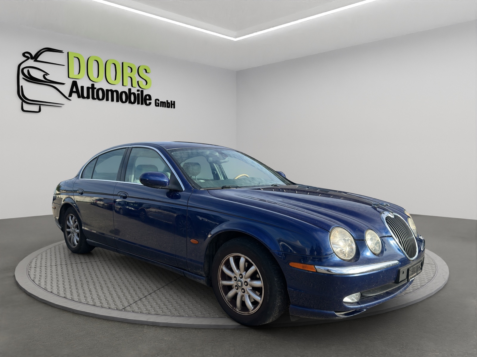 JAGUAR S-Type 2.5 V6 Executive-showroom-element-2