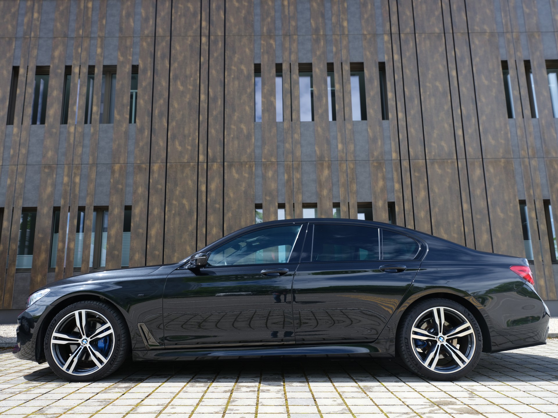 BMW 730d xDrive Steptronic-showroom-element-3
