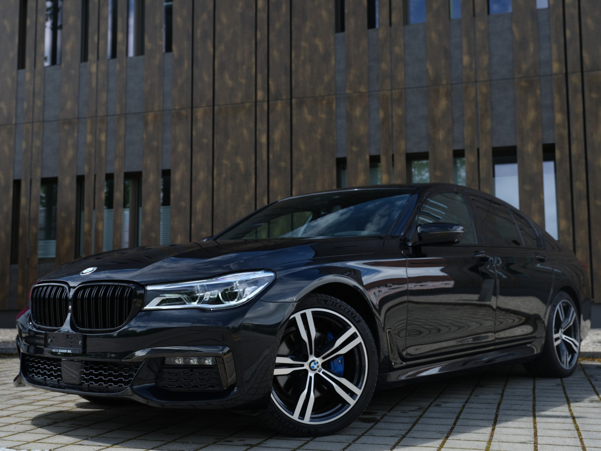BMW 730d xDrive Steptronic-showroom-element-2