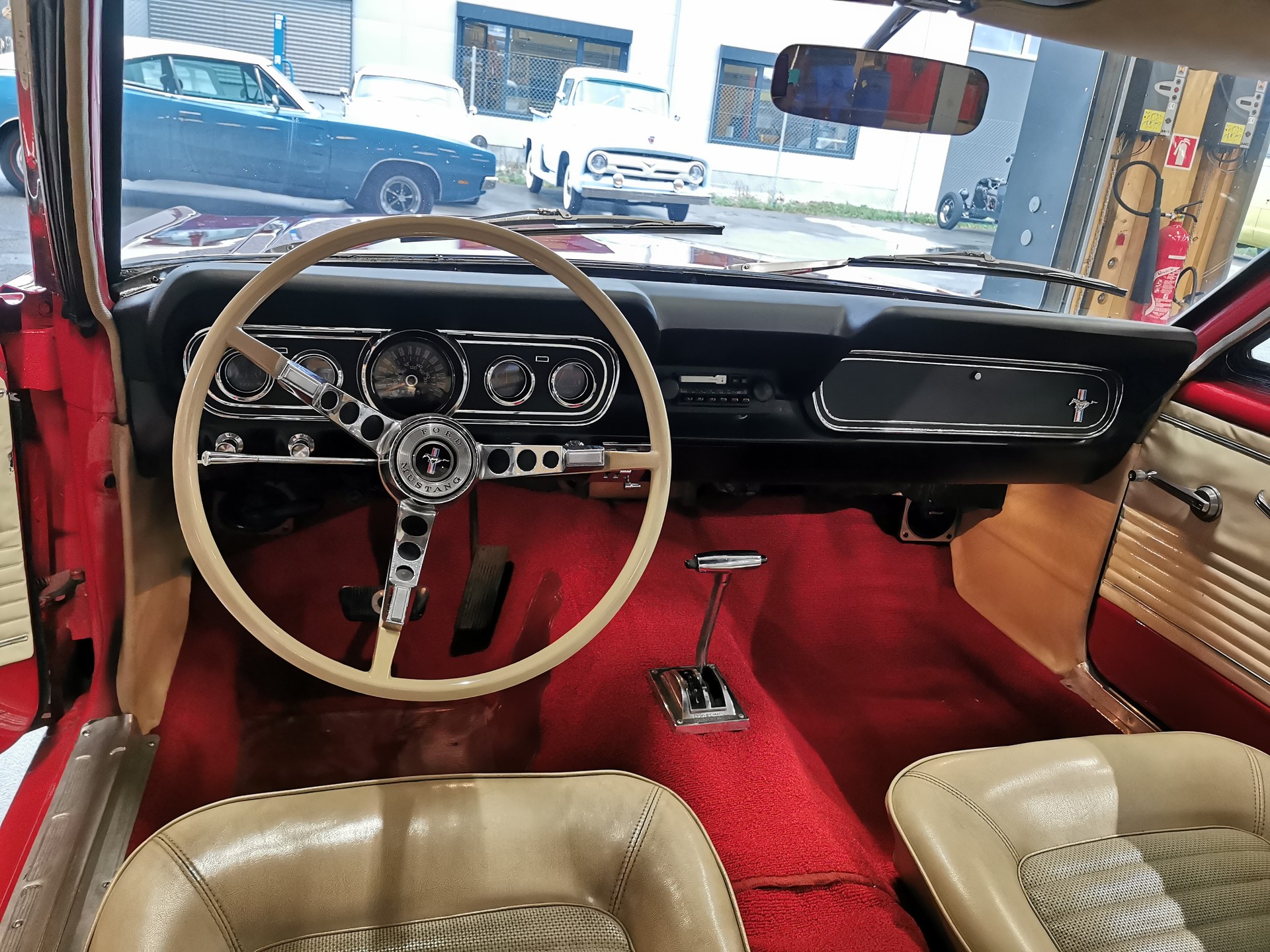 FORD Mustang Convertible-image-8
