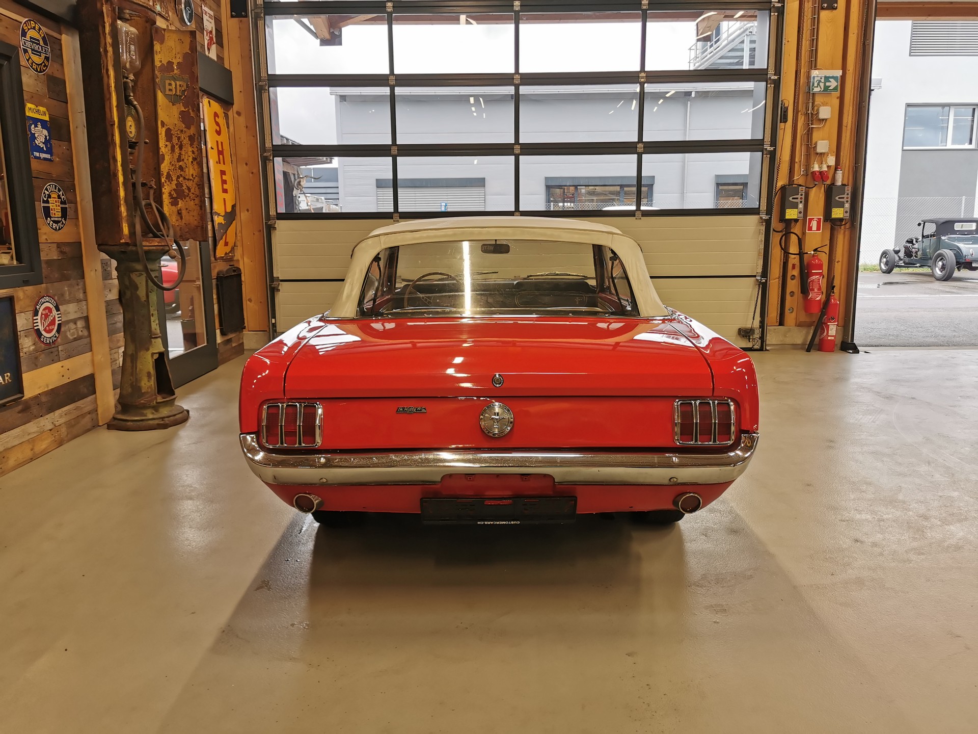 FORD Mustang Convertible-image-5