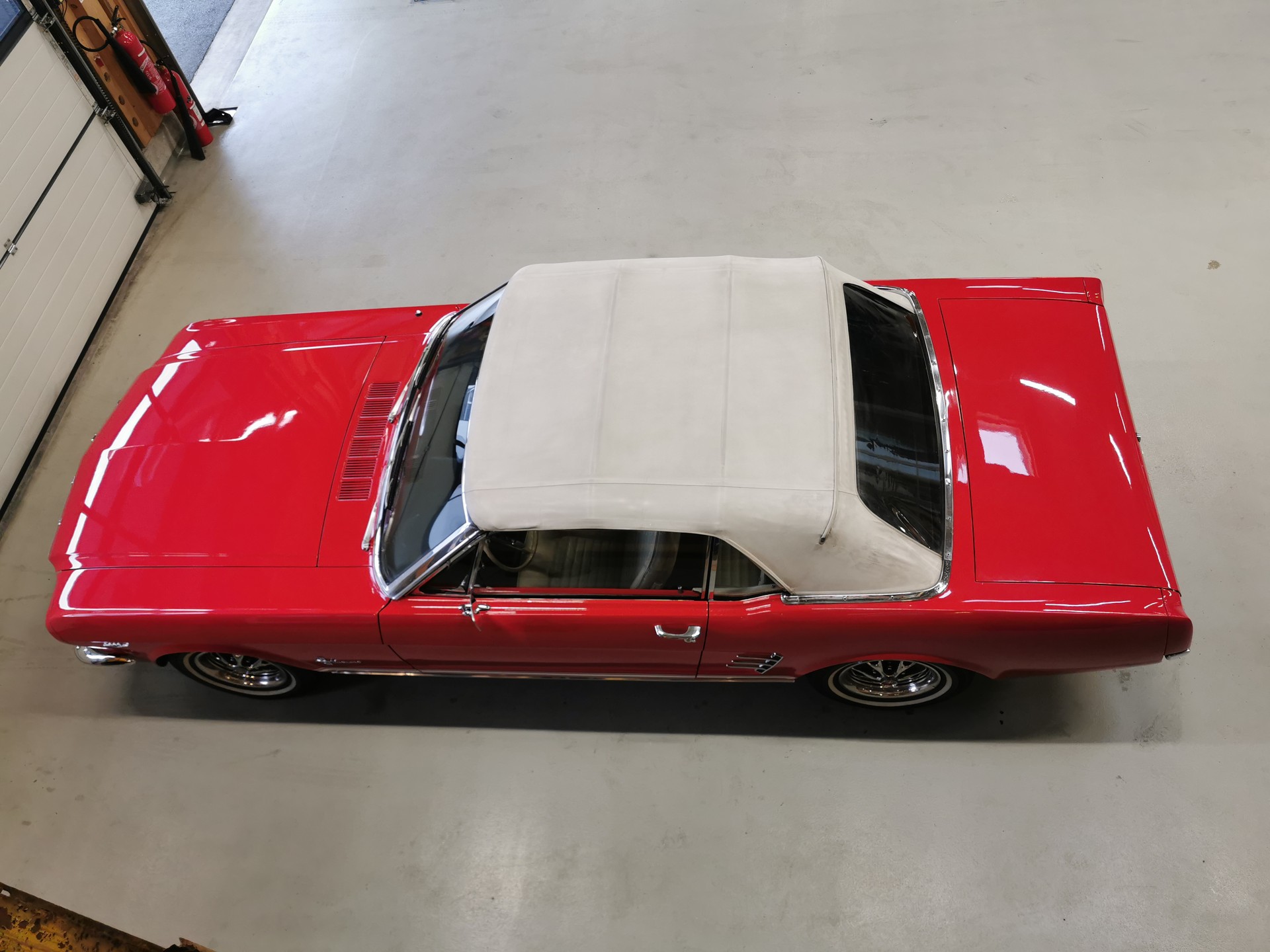 FORD Mustang Convertible-image-7