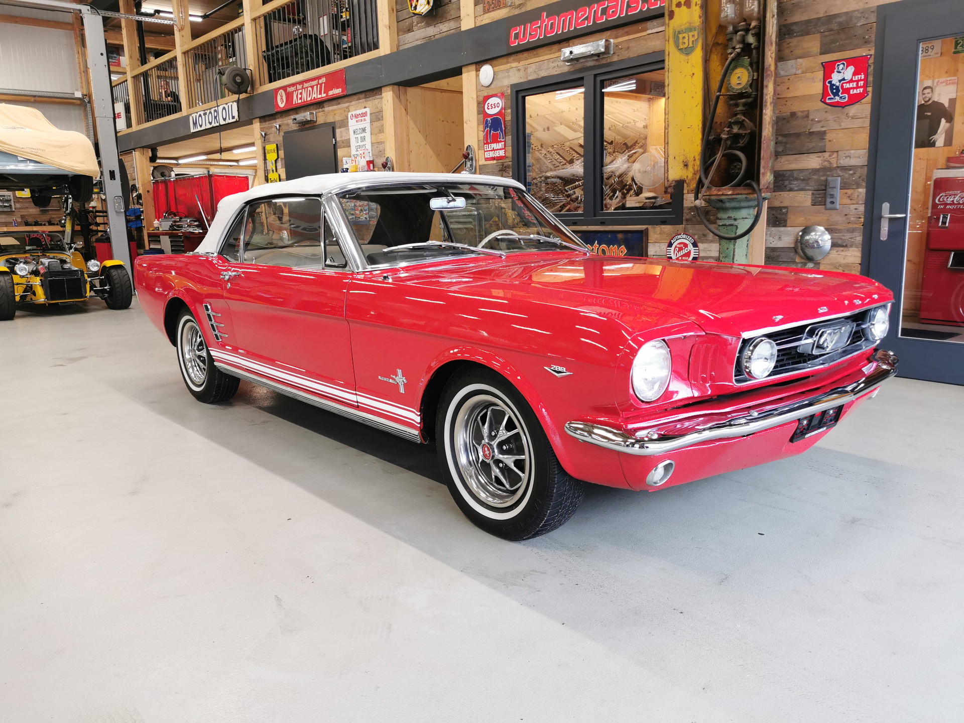 FORD Mustang Convertible-image-1