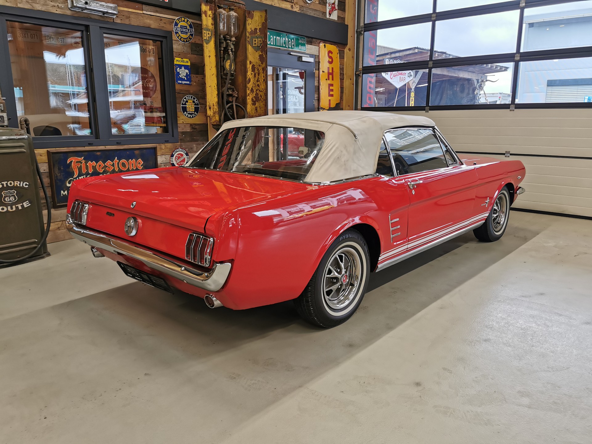 FORD Mustang Convertible-image-6