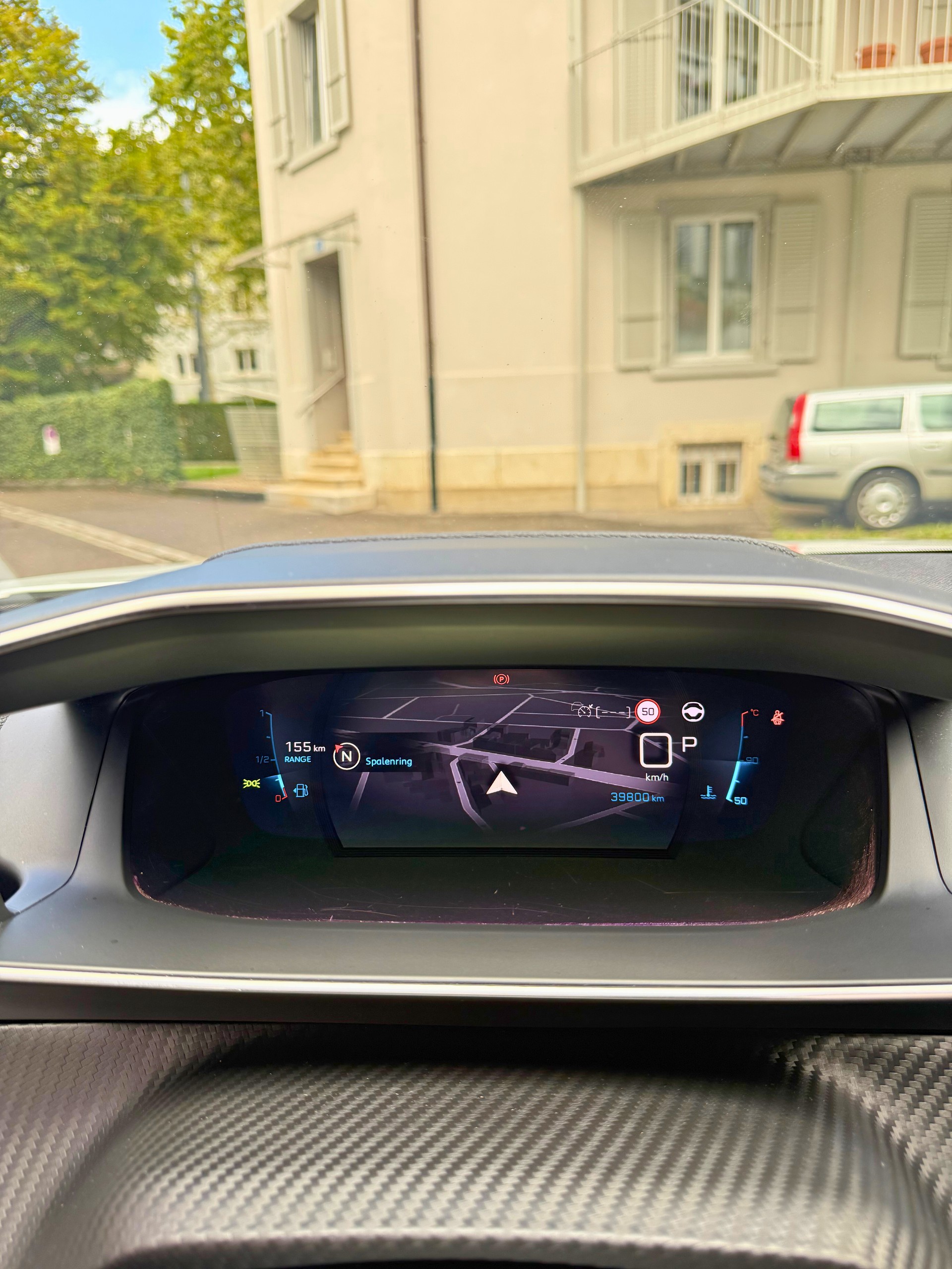 PEUGEOT 2008 1.2 PureTech Allure Pack EAT8-image-6