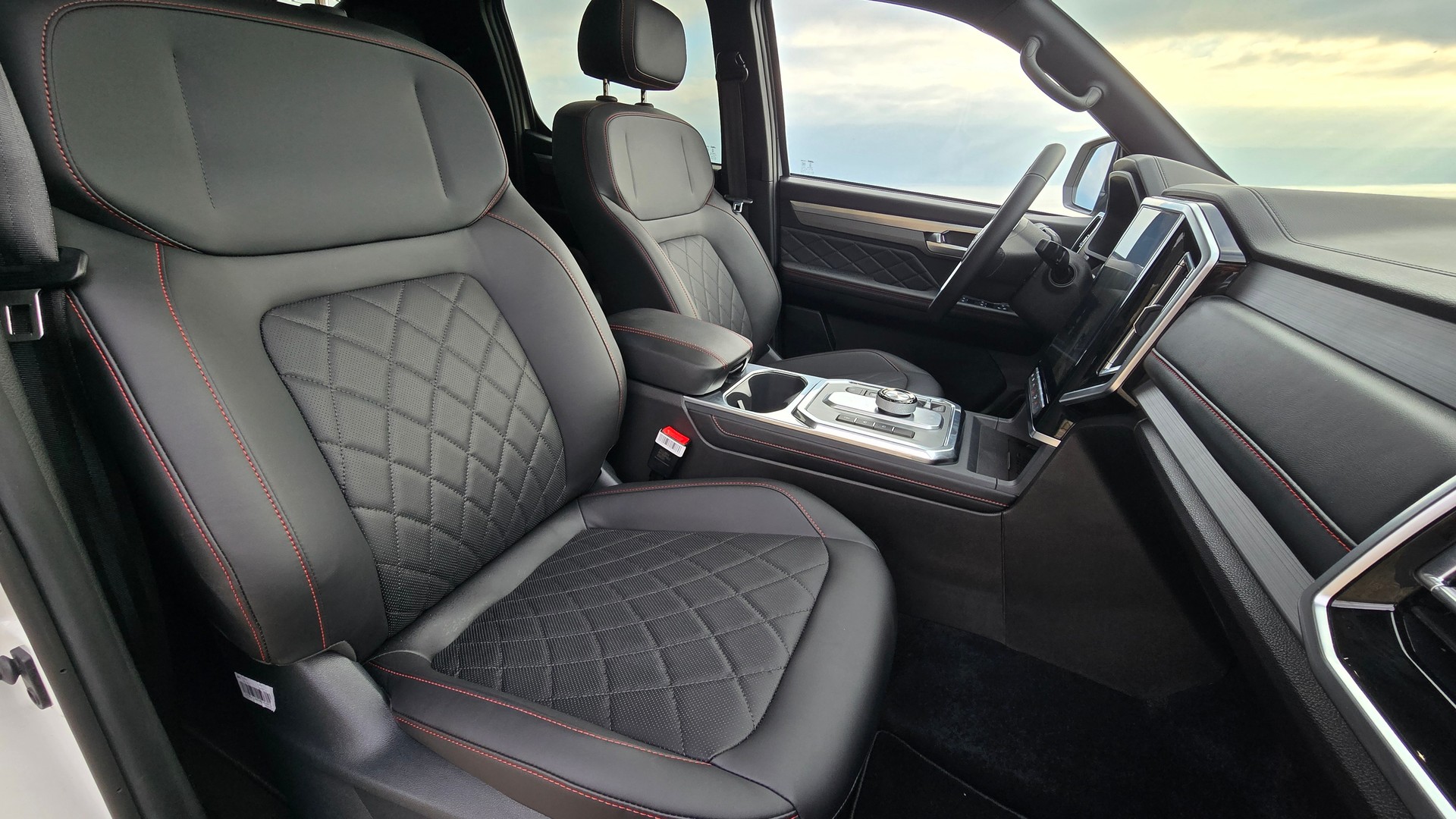 JAC Luxury-image-16