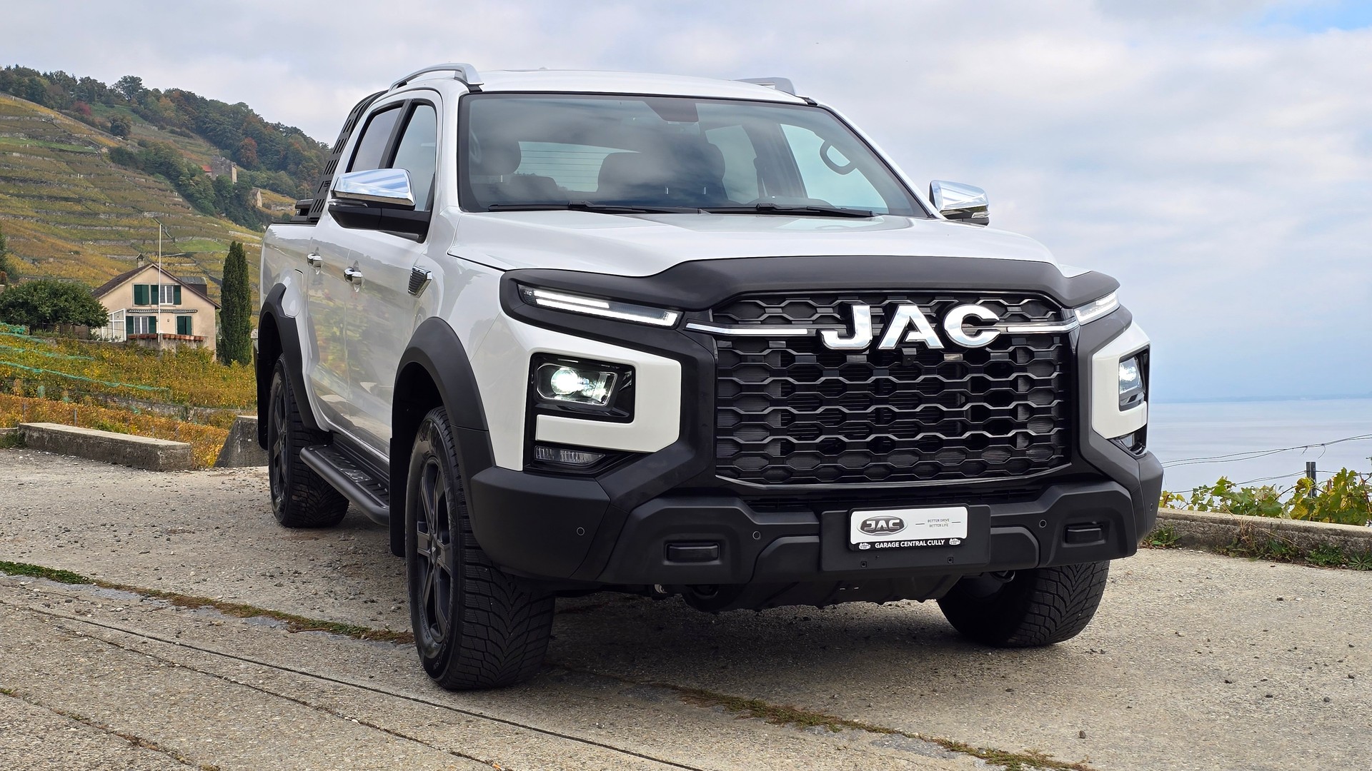 JAC Luxury