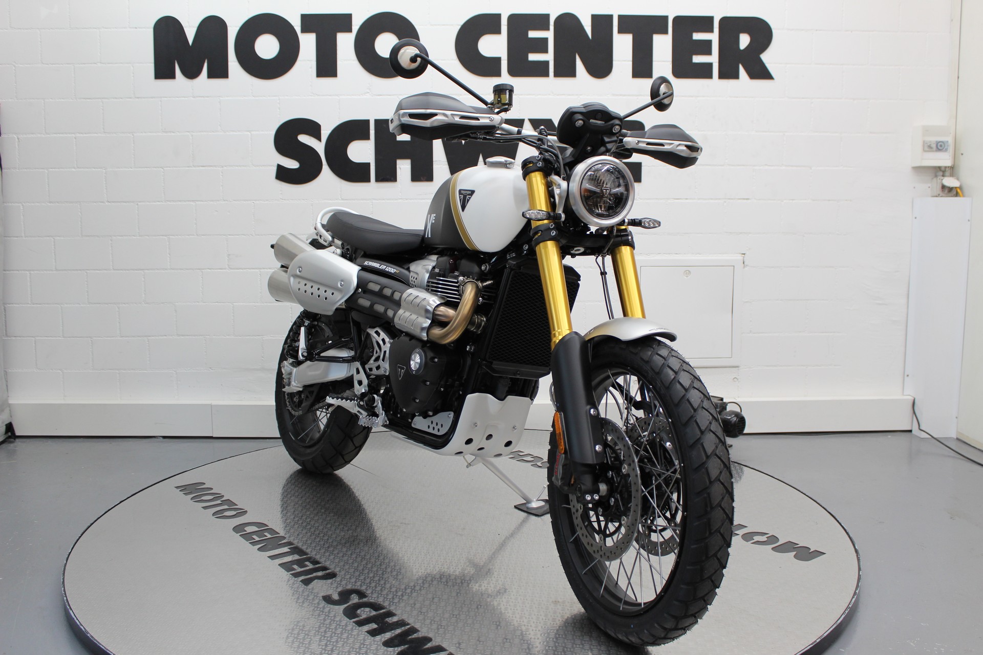 TRIUMPH Scrambler 1200 XE-image-2